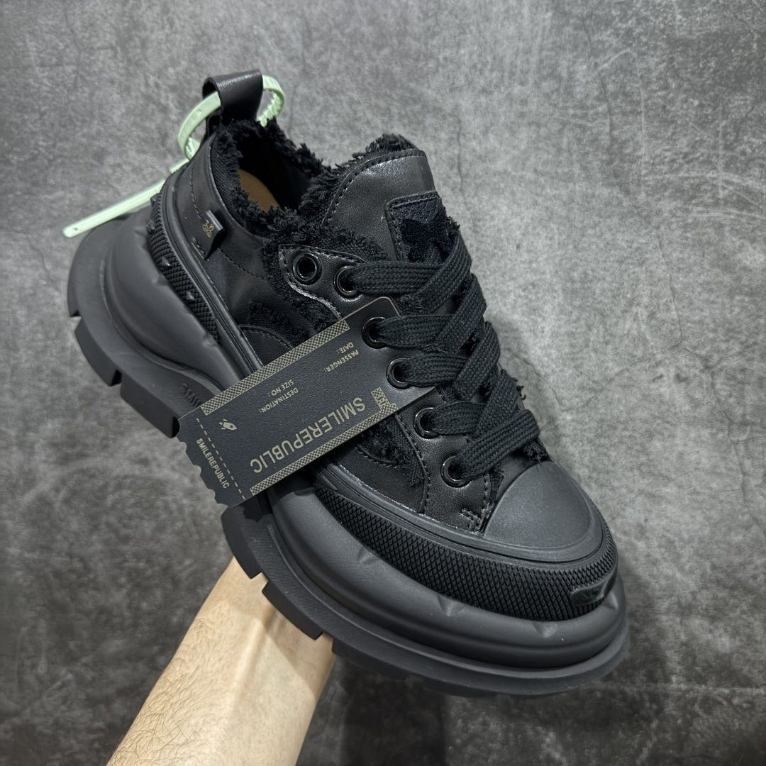 图片[3]-【莞顶纯原】25s早春最新款SMILEREPUBLIC 三周年 檀健次老爹鞋2.0系列 重磅来袭👏 采用了 全牛皮内里羊皮 水洗布 TPU贴盒大底 厚底7cm大底轻盈又增高💯 厚底软得像是自带弹簧 鞋型把整条腿衬得特别秀气 配中筒袜瞬间变身学院少女 感觉脖子以下全是腿 小红书爆款 李昀锐、于文文、大鹏、痞幼、苏醒、刘畊宏老师等～众多明星纷纷上脚👟 货号： Sr202301060012631 尺码： 35 36 37 38 39 40 41 42 43 44 45-选品中心