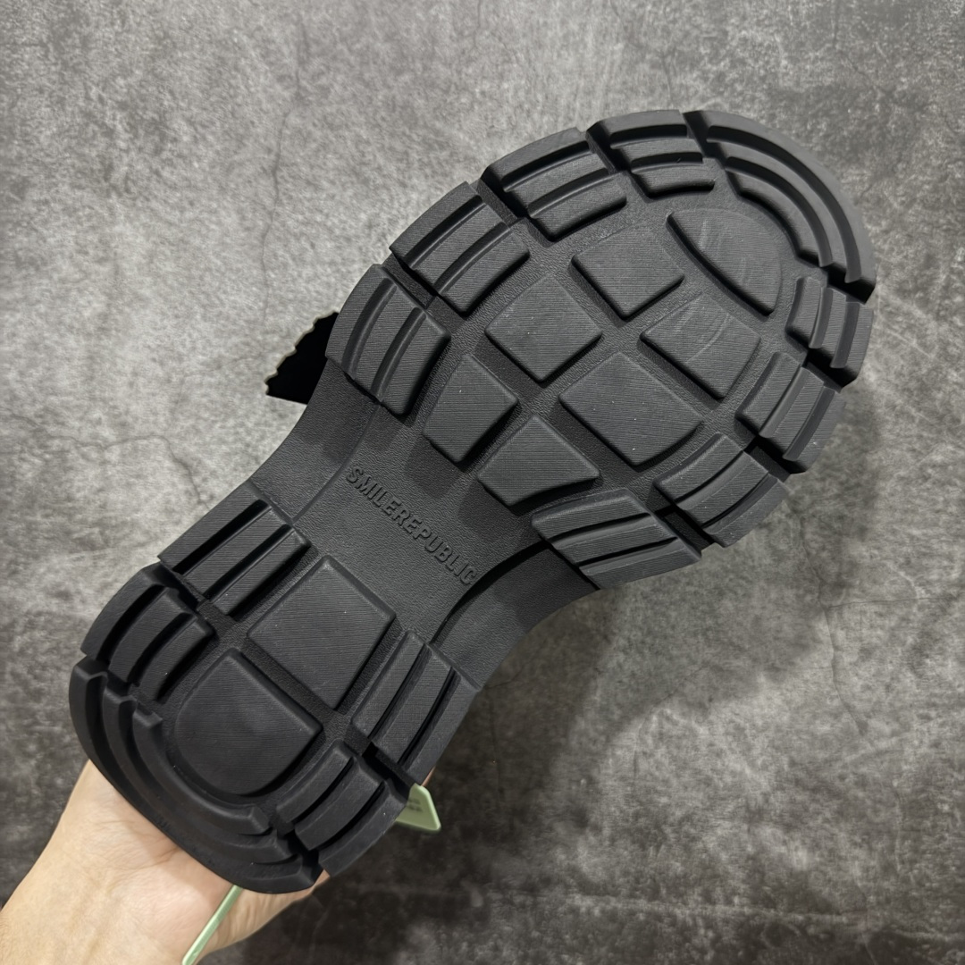 图片[9]-【莞顶纯原】25s早春最新款SMILEREPUBLIC 三周年 檀健次老爹鞋2.0系列 重磅来袭👏 采用了 全牛皮内里羊皮 水洗布 TPU贴盒大底 厚底7cm大底轻盈又增高💯 厚底软得像是自带弹簧 鞋型把整条腿衬得特别秀气 配中筒袜瞬间变身学院少女 感觉脖子以下全是腿 小红书爆款 李昀锐、于文文、大鹏、痞幼、苏醒、刘畊宏老师等～众多明星纷纷上脚👟 货号： Sr202301060012631 尺码： 35 36 37 38 39 40 41 42 43 44 45-选品中心