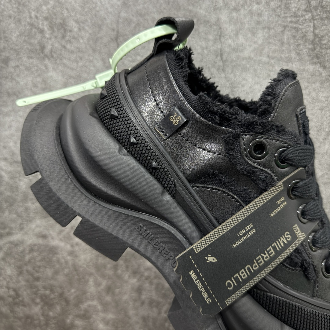 图片[7]-【莞顶纯原】25s早春最新款SMILEREPUBLIC 三周年 檀健次老爹鞋2.0系列 重磅来袭👏 采用了 全牛皮内里羊皮 水洗布 TPU贴盒大底 厚底7cm大底轻盈又增高💯 厚底软得像是自带弹簧 鞋型把整条腿衬得特别秀气 配中筒袜瞬间变身学院少女 感觉脖子以下全是腿 小红书爆款 李昀锐、于文文、大鹏、痞幼、苏醒、刘畊宏老师等～众多明星纷纷上脚👟 货号： Sr202301060012631 尺码： 35 36 37 38 39 40 41 42 43 44 45-选品中心