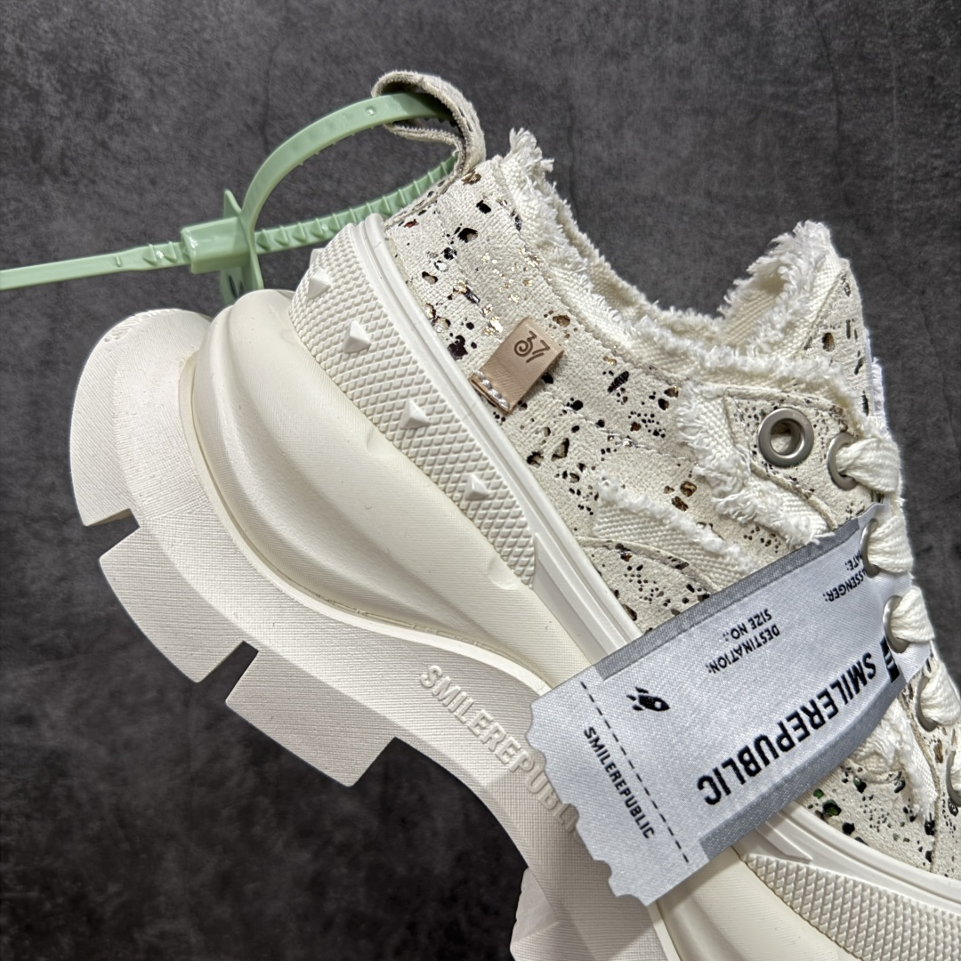 图片[7]-【莞顶纯原】25s早春最新款SMILEREPUBLIC 三周年 檀健次老爹鞋2.0系列 重磅来袭👏 采用了 水洗布 TPU贴盒大底 厚底7cm大底轻盈又增高💯 厚底软得像是自带弹簧 鞋型把整条腿衬得特别秀气 配中筒袜瞬间变身学院少女 感觉脖子以下全是腿 小红书爆款 李昀锐、于文文、大鹏、痞幼、苏醒、刘畊宏老师等～众多明星纷纷上脚👟 货号： Sr202301060012631 尺码： 35 36 37 38 39 40 41 42 43 44 45-选品中心