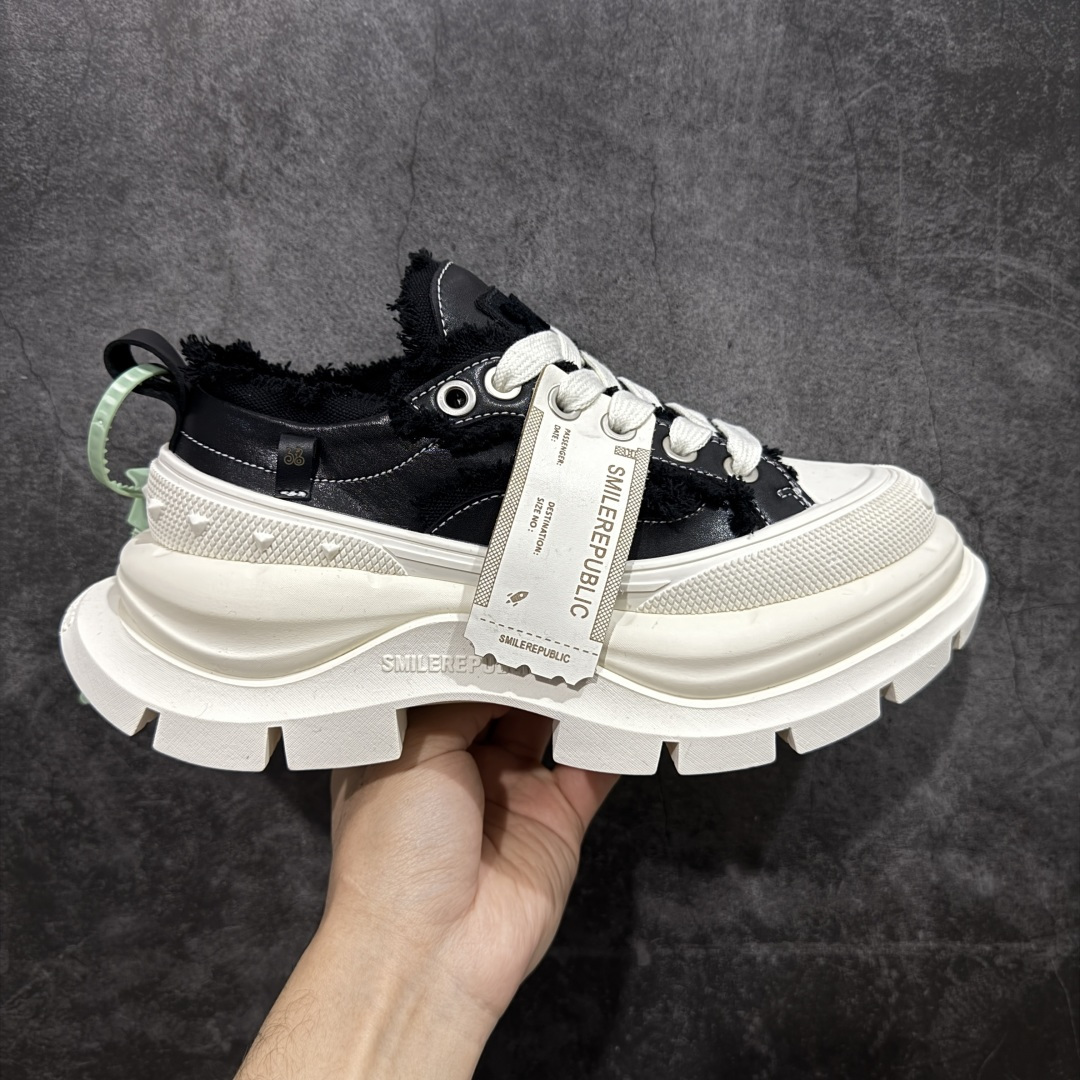 【莞顶纯原】25s早春最新款SMILEREPUBLIC 三周年 檀健次老爹鞋2.0系列 重磅来袭👏 采用了 全牛皮内里羊皮 水洗布 TPU贴盒大底 厚底7cm大底轻盈又增高💯 厚底软得像是自带弹簧 鞋型把整条腿衬得特别秀气 配中筒袜瞬间变身学院少女 感觉脖子以下全是腿 小红书爆款 李昀锐、于文文、大鹏、痞幼、苏醒、刘畊宏老师等～众多明星纷纷上脚👟 货号： Sr202301060012631 尺码： 35 36 37 38 39 40 41 42 43 44 45-选品中心