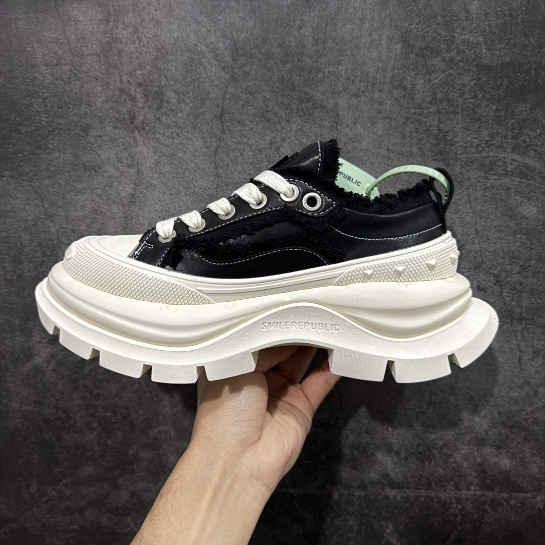 图片[2]-【莞顶纯原】25s早春最新款SMILEREPUBLIC 三周年 檀健次老爹鞋2.0系列 重磅来袭👏 采用了 全牛皮内里羊皮 水洗布 TPU贴盒大底 厚底7cm大底轻盈又增高💯 厚底软得像是自带弹簧 鞋型把整条腿衬得特别秀气 配中筒袜瞬间变身学院少女 感觉脖子以下全是腿 小红书爆款 李昀锐、于文文、大鹏、痞幼、苏醒、刘畊宏老师等～众多明星纷纷上脚👟 货号： Sr202301060012631 尺码： 35 36 37 38 39 40 41 42 43 44 45-选品中心