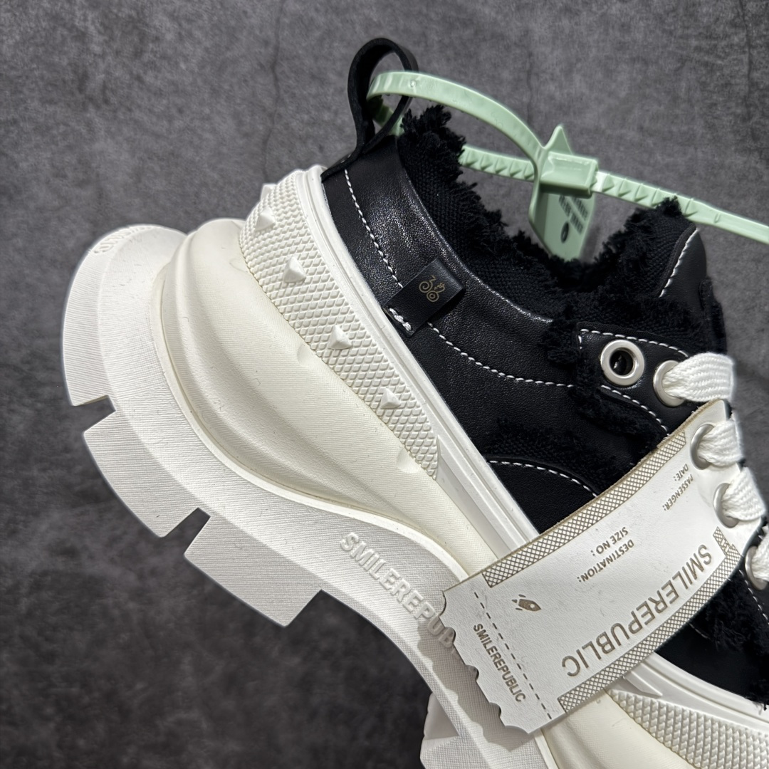 图片[7]-【莞顶纯原】25s早春最新款SMILEREPUBLIC 三周年 檀健次老爹鞋2.0系列 重磅来袭👏 采用了 全牛皮内里羊皮 水洗布 TPU贴盒大底 厚底7cm大底轻盈又增高💯 厚底软得像是自带弹簧 鞋型把整条腿衬得特别秀气 配中筒袜瞬间变身学院少女 感觉脖子以下全是腿 小红书爆款 李昀锐、于文文、大鹏、痞幼、苏醒、刘畊宏老师等～众多明星纷纷上脚👟 货号： Sr202301060012631 尺码： 35 36 37 38 39 40 41 42 43 44 45-选品中心