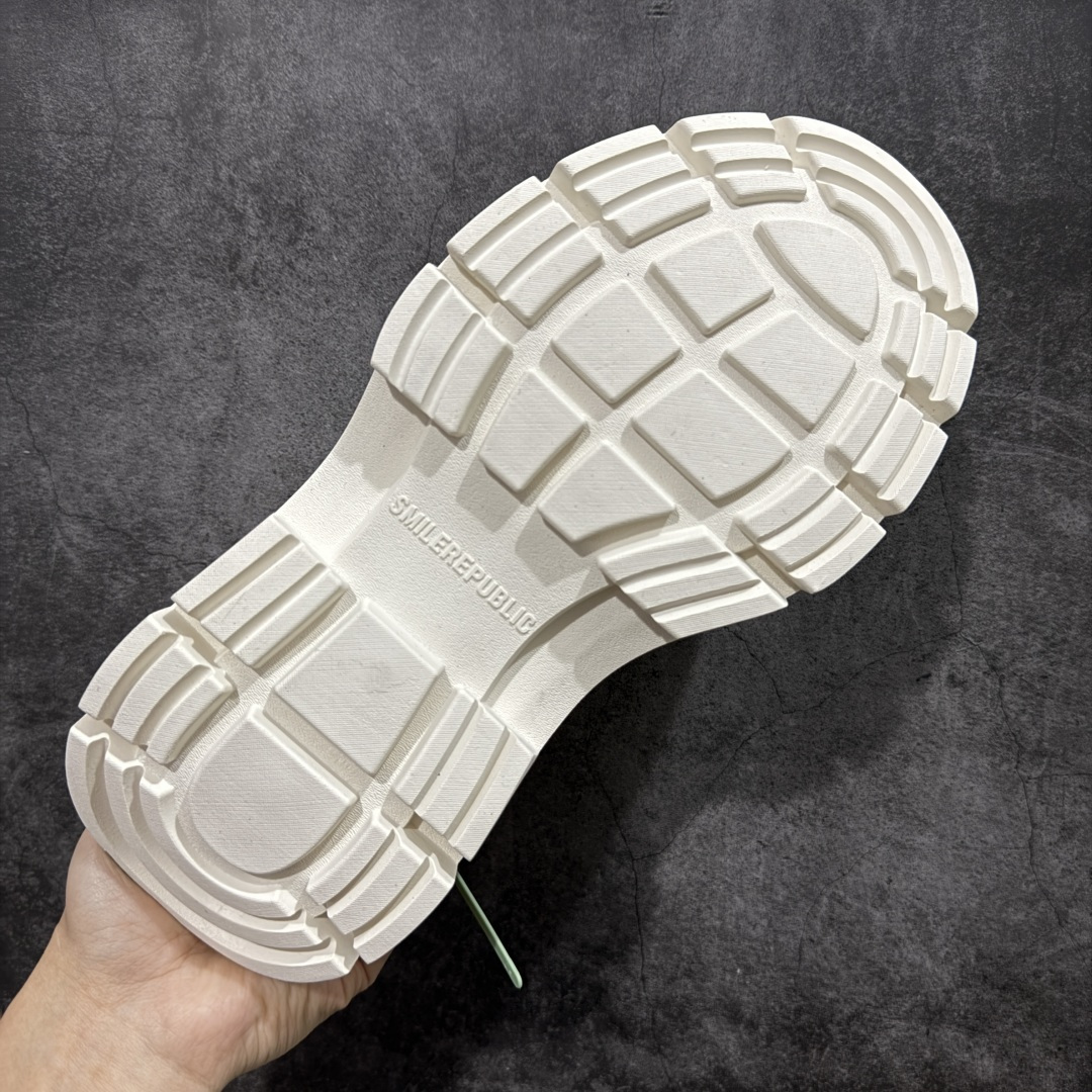 图片[9]-【莞顶纯原】25s早春最新款SMILEREPUBLIC 三周年 檀健次老爹鞋2.0系列 重磅来袭👏 采用了 全牛皮内里羊皮 水洗布 TPU贴盒大底 厚底7cm大底轻盈又增高💯 厚底软得像是自带弹簧 鞋型把整条腿衬得特别秀气 配中筒袜瞬间变身学院少女 感觉脖子以下全是腿 小红书爆款 李昀锐、于文文、大鹏、痞幼、苏醒、刘畊宏老师等～众多明星纷纷上脚👟 货号： Sr202301060012631 尺码： 35 36 37 38 39 40 41 42 43 44 45-选品中心