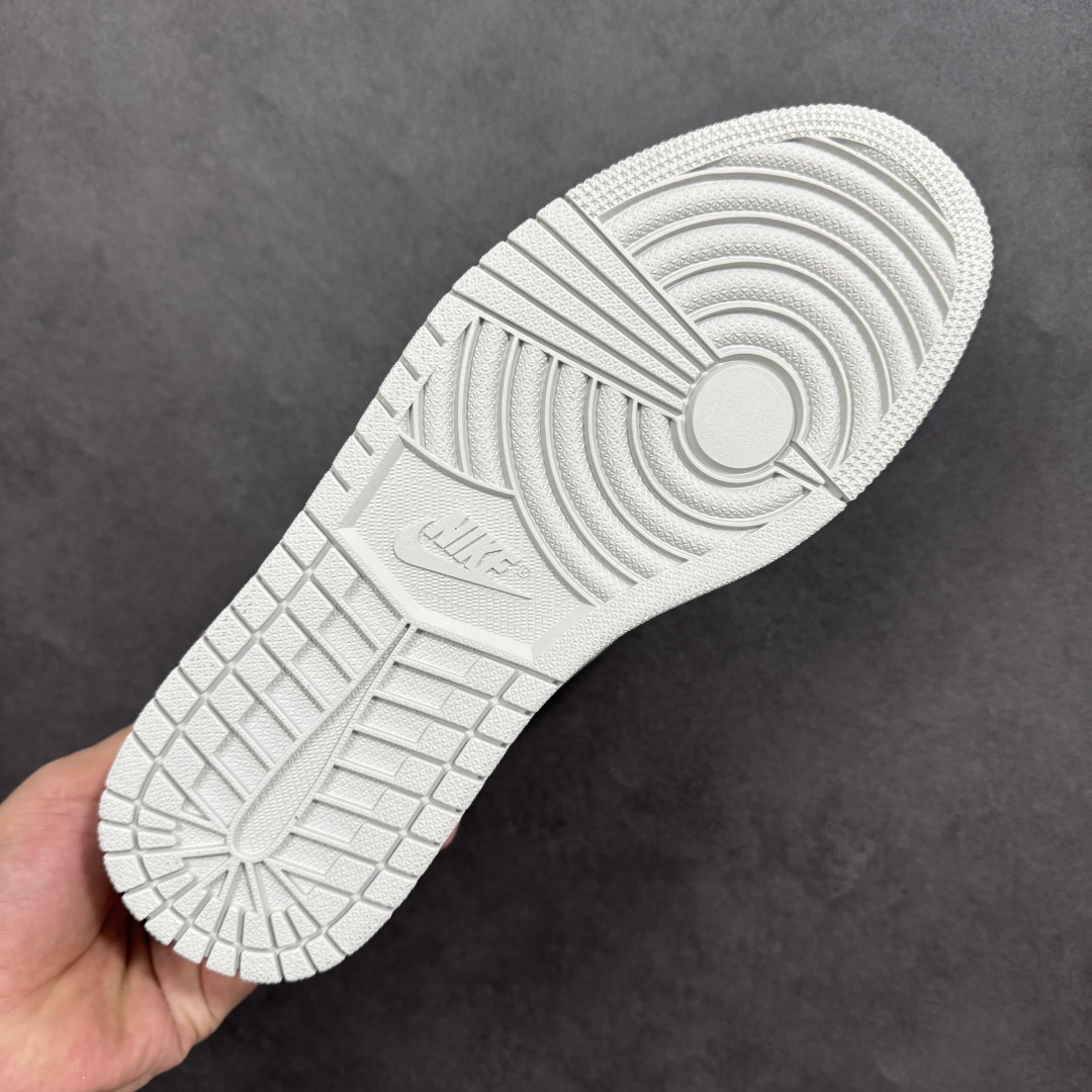 图片[9]-【公司级头层版】Air Jordan 1 High OG 高帮 AJ1 乔丹1代 aj1 乔1 高邦 金人吊牌 乔丹篮球鞋系列555088-311 采用正确头层皮组合荔枝纹头层皮革鞋面材质 中底注胶孔及缜密中底拉帮工艺 内置气垫及耐磨橡胶大底 尺码：36-47带半码-选品中心