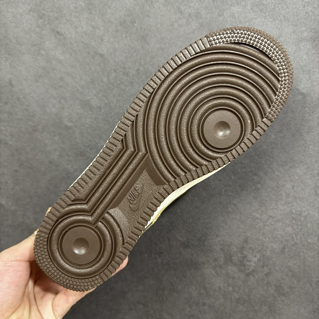 图片[9]-【定制版】Nike Air Force 1 Low 与 UNDEFEATED 的定制/主打棕白+金色的麂皮拼接设计，鞋身带有UNDEFEATED的经典五道杠标识“undefined联名—— 白棕麂皮” 高端定制 低帮休闲板鞋 定制鞋盒 大厂纯原品质出货 超高清洁度 皮料切割干净无任何毛边 细节完美 货号：KD1688-001 尺码：36 36.5 37.5 38 38.5 39 40 40.5 41 42 42.5 43 44 44.5 45-选品中心