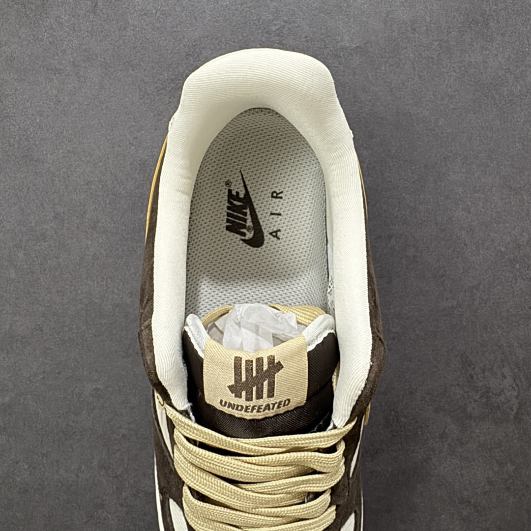 图片[7]-【定制版】Nike Air Force 1 Low 与 UNDEFEATED 的定制/主打棕白+金色的麂皮拼接设计，鞋身带有UNDEFEATED的经典五道杠标识“undefined联名—— 白棕麂皮” 高端定制 低帮休闲板鞋 定制鞋盒 大厂纯原品质出货 超高清洁度 皮料切割干净无任何毛边 细节完美 货号：KD1688-001 尺码：36 36.5 37.5 38 38.5 39 40 40.5 41 42 42.5 43 44 44.5 45-选品中心