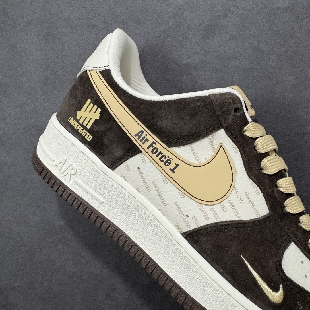 图片[6]-【定制版】Nike Air Force 1 Low 与 UNDEFEATED 的定制/主打棕白+金色的麂皮拼接设计，鞋身带有UNDEFEATED的经典五道杠标识“undefined联名—— 白棕麂皮” 高端定制 低帮休闲板鞋 定制鞋盒 大厂纯原品质出货 超高清洁度 皮料切割干净无任何毛边 细节完美 货号：KD1688-001 尺码：36 36.5 37.5 38 38.5 39 40 40.5 41 42 42.5 43 44 44.5 45-选品中心