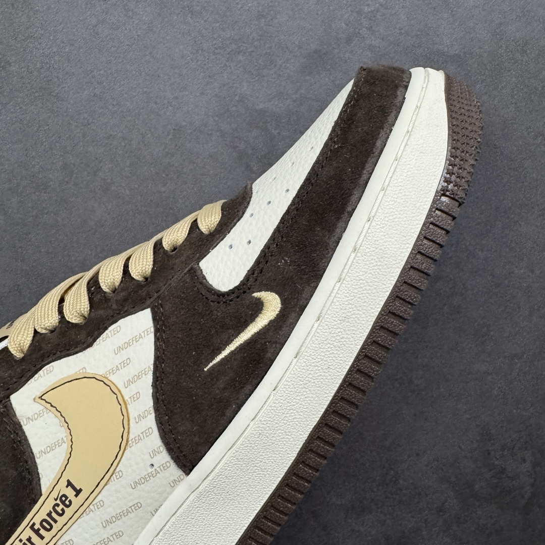 图片[5]-【定制版】Nike Air Force 1 Low 与 UNDEFEATED 的定制/主打棕白+金色的麂皮拼接设计，鞋身带有UNDEFEATED的经典五道杠标识“undefined联名—— 白棕麂皮” 高端定制 低帮休闲板鞋 定制鞋盒 大厂纯原品质出货 超高清洁度 皮料切割干净无任何毛边 细节完美 货号：KD1688-001 尺码：36 36.5 37.5 38 38.5 39 40 40.5 41 42 42.5 43 44 44.5 45-选品中心