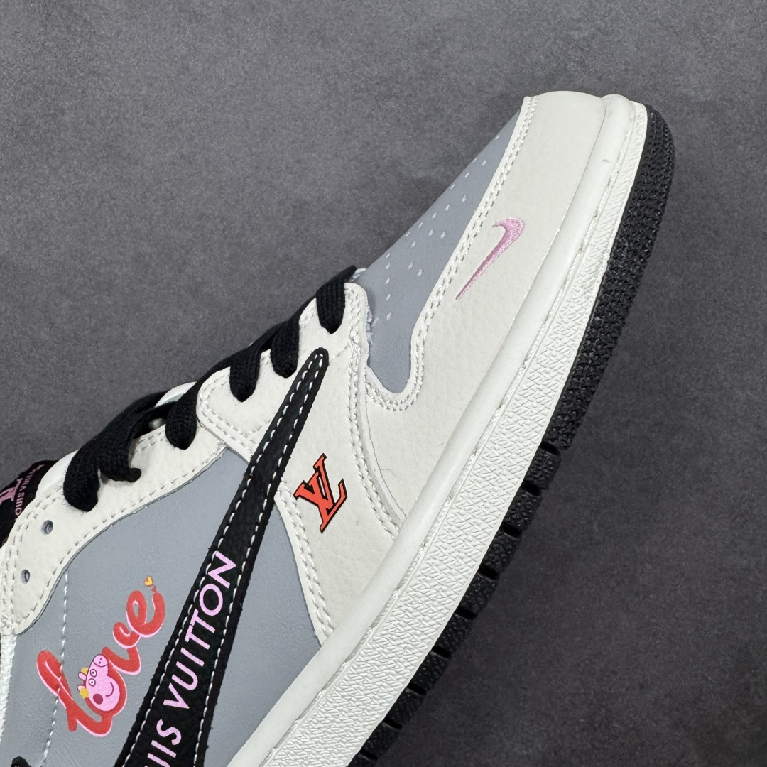 图片[5]-【定制版】Travis Scott x Jordan 1 Low LV联名-LOVE小猪佩奇 倒勾低帮板鞋 原厂全头层皮 大厂纯原品质出货 纯正版型 定制鞋盒 皮料切割干净无任何毛边 细节完美 超高清洁度 货号： DZ2688-005 尺码：36 36.5 37.5 38 38.5 39 40 40.5 41 42 42.5 43 44 44.5 45-选品中心