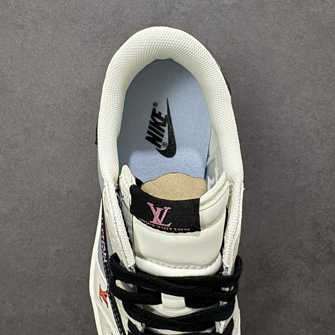 图片[7]-【定制版】Travis Scott x Jordan 1 Low LV联名-LOVE小猪佩奇 倒勾低帮板鞋 原厂全头层皮 大厂纯原品质出货 纯正版型 定制鞋盒 皮料切割干净无任何毛边 细节完美 超高清洁度 货号： DZ2688-005 尺码：36 36.5 37.5 38 38.5 39 40 40.5 41 42 42.5 43 44 44.5 45-选品中心