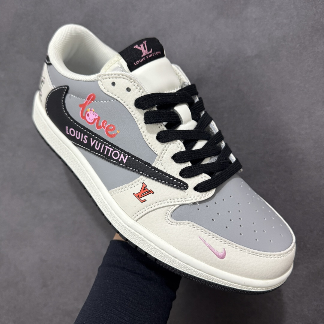 图片[3]-【定制版】Travis Scott x Jordan 1 Low LV联名-LOVE小猪佩奇 倒勾低帮板鞋 原厂全头层皮 大厂纯原品质出货 纯正版型 定制鞋盒 皮料切割干净无任何毛边 细节完美 超高清洁度 货号： DZ2688-005 尺码：36 36.5 37.5 38 38.5 39 40 40.5 41 42 42.5 43 44 44.5 45-选品中心