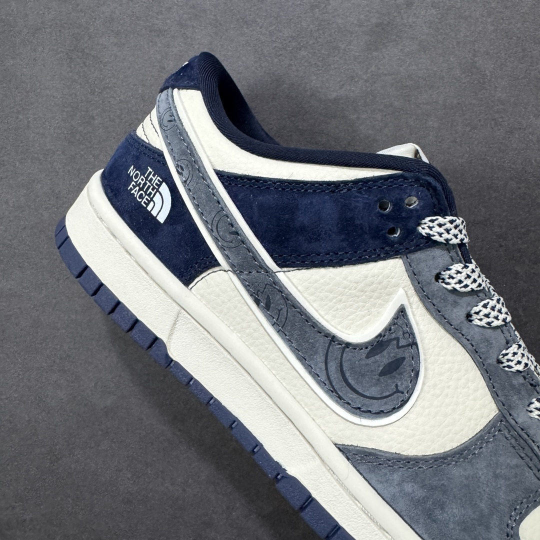 图片[6]-【定制版】Nike SB Dunk Low“ 北面联名—米灰蓝笑脸” 周年高端定制 低帮休闲板鞋 定制鞋盒 大厂纯原品质出货 超高清洁度 皮料切割干净无任何毛边 细节完美 货号：MN1688-102 尺码： 36 36.5 37.5 38 38.5 39 40 40.5 41 42 42.5 43 44 44.5 45-选品中心