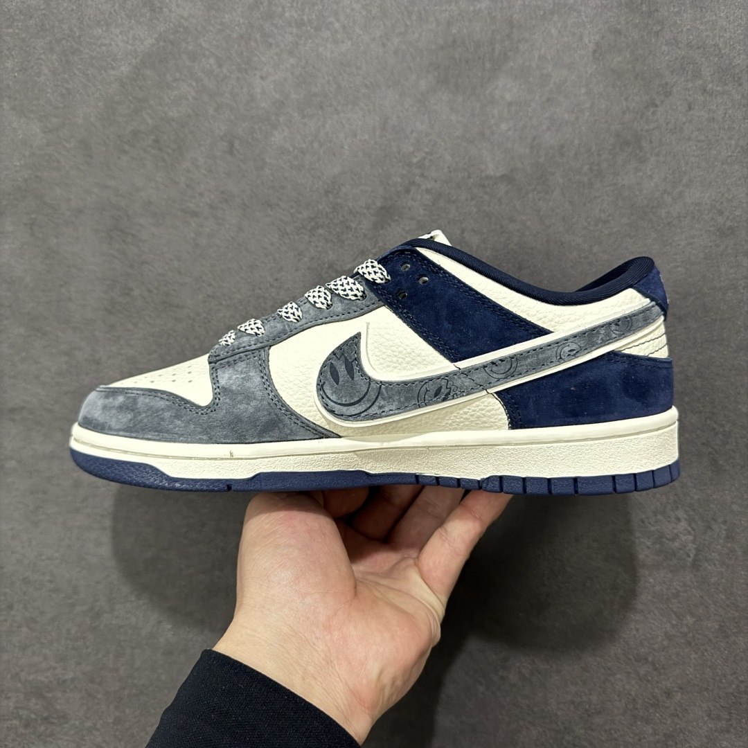 图片[2]-【定制版】Nike SB Dunk Low“ 北面联名—米灰蓝笑脸” 周年高端定制 低帮休闲板鞋 定制鞋盒 大厂纯原品质出货 超高清洁度 皮料切割干净无任何毛边 细节完美 货号：MN1688-102 尺码： 36 36.5 37.5 38 38.5 39 40 40.5 41 42 42.5 43 44 44.5 45-选品中心