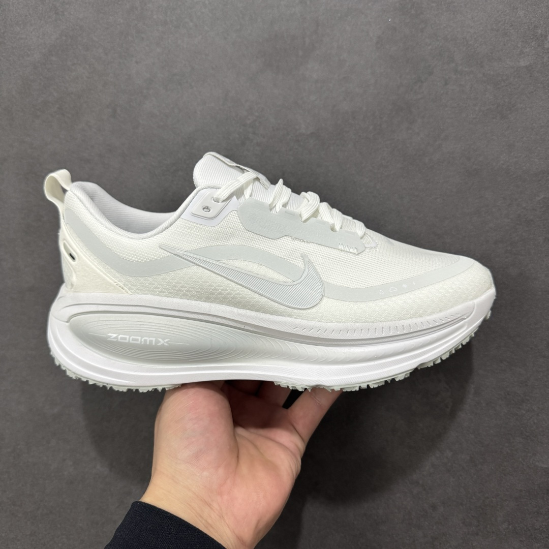 【公司级】Nike VOMERO 18 GTX 耐克 舒适减震防滑 低帮跑步鞋 全掌ReactX泡绵中底 前掌和后跟还配备了Air Zoom气垫单元 据说跑起来更快更舒适哦 这次最大的升级点 首次引入了ReactX泡绵 货号：HQ7001-100 尺码：36-46带半码-选品中心
