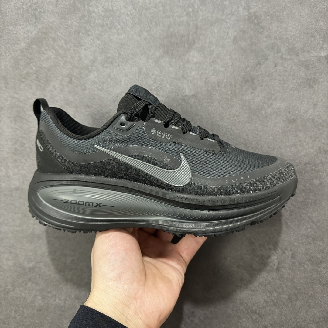 【公司级】Nike VOMERO 18 GTX 耐克 舒适减震防滑 低帮跑步鞋 全掌ReactX泡绵中底 前掌和后跟还配备了Air Zoom气垫单元 据说跑起来更快更舒适哦 这次最大的升级点 首次引入了ReactX泡绵 货号：HQ7002-001 尺码：36-46带半码-选品中心