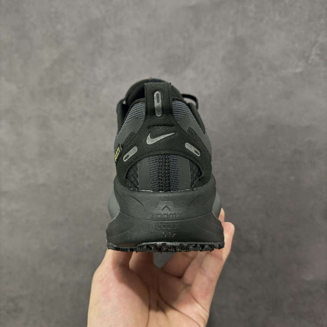 图片[4]-【公司级】Nike VOMERO 18 GTX 耐克 舒适减震防滑 低帮跑步鞋 全掌ReactX泡绵中底 前掌和后跟还配备了Air Zoom气垫单元 据说跑起来更快更舒适哦 这次最大的升级点 首次引入了ReactX泡绵 货号：HQ7002-001 尺码：36-46带半码-选品中心