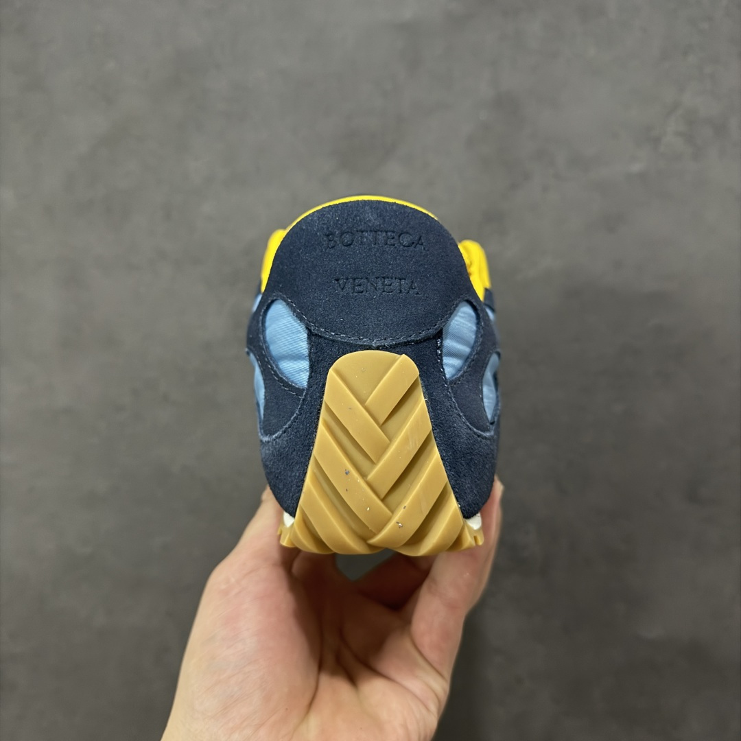 图片[4]-【纯原S版】BOTTEGA VENETA Orbit Runner BV葆蝶家时尚休闲王一博同款老爹鞋运动鞋 原版开发 一比一打造 相似度百分之99以上 市场一梯队级别品质 区别市场任何标文顶级品质版本 采用轻质科技网布面料 搭配几何图案设计橡胶外底 王炸系列 高版本 认准套包工艺 实际增高很多哦 还是一样显腿细非常nice 耐玩耐造 对标对版 套包鞋工艺 认准高版本 大底选用拼色TPU大底 配置原版包装 尺码：36 37 38 39 40 41 42 43 44 45 46 47-选品中心