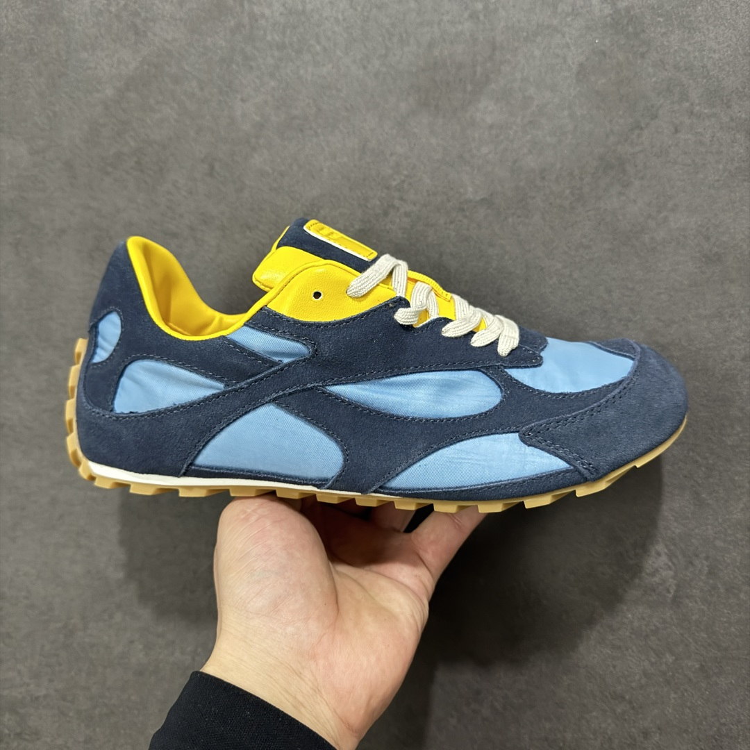 【纯原S版】BOTTEGA VENETA Orbit Runner BV葆蝶家时尚休闲王一博同款老爹鞋运动鞋 原版开发 一比一打造 相似度百分之99以上 市场一梯队级别品质 区别市场任何标文顶级品质版本 采用轻质科技网布面料 搭配几何图案设计橡胶外底 王炸系列 高版本 认准套包工艺 实际增高很多哦 还是一样显腿细非常nice 耐玩耐造 对标对版 套包鞋工艺 认准高版本 大底选用拼色TPU大底 配置原版包装 尺码：36 37 38 39 40 41 42 43 44 45 46 47-选品中心