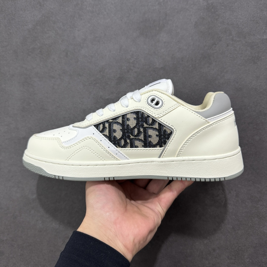 图片[2]-【YH版本】DIOR B27 Low \’Dior Oblique Galaxy 迪奥 低帮 黑色 牛皮织物徽标印花低邦休闲板鞋 这款B27低帮运动鞋是该系列新品，延续Dior的经典款式。采用灰色光滑牛皮革精心制作，侧面饰以米色和黑色Obliquex印花镶片；\”CD Lcons\”造型的鞋带孔眼巧妙精致，双色橡胶鞋底、后侧鞋口和鞋跟处均带有品牌标志性细节，提升格调。时尚百搭，可为各式造型增光添彩。 货号：3SN272ZIR16536 尺码：38 39 40 41 42 43 44 45 46 编码：XSB270280-选品中心