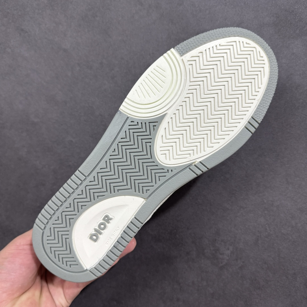 图片[9]-【YH版本】DIOR B27 Low \’Dior Oblique Galaxy 迪奥 低帮 黑色 牛皮织物徽标印花低邦休闲板鞋 这款B27低帮运动鞋是该系列新品，延续Dior的经典款式。采用灰色光滑牛皮革精心制作，侧面饰以米色和黑色Obliquex印花镶片；\”CD Lcons\”造型的鞋带孔眼巧妙精致，双色橡胶鞋底、后侧鞋口和鞋跟处均带有品牌标志性细节，提升格调。时尚百搭，可为各式造型增光添彩。 货号：3SN272ZIR16536 尺码：38 39 40 41 42 43 44 45 46 编码：XSB270280-选品中心