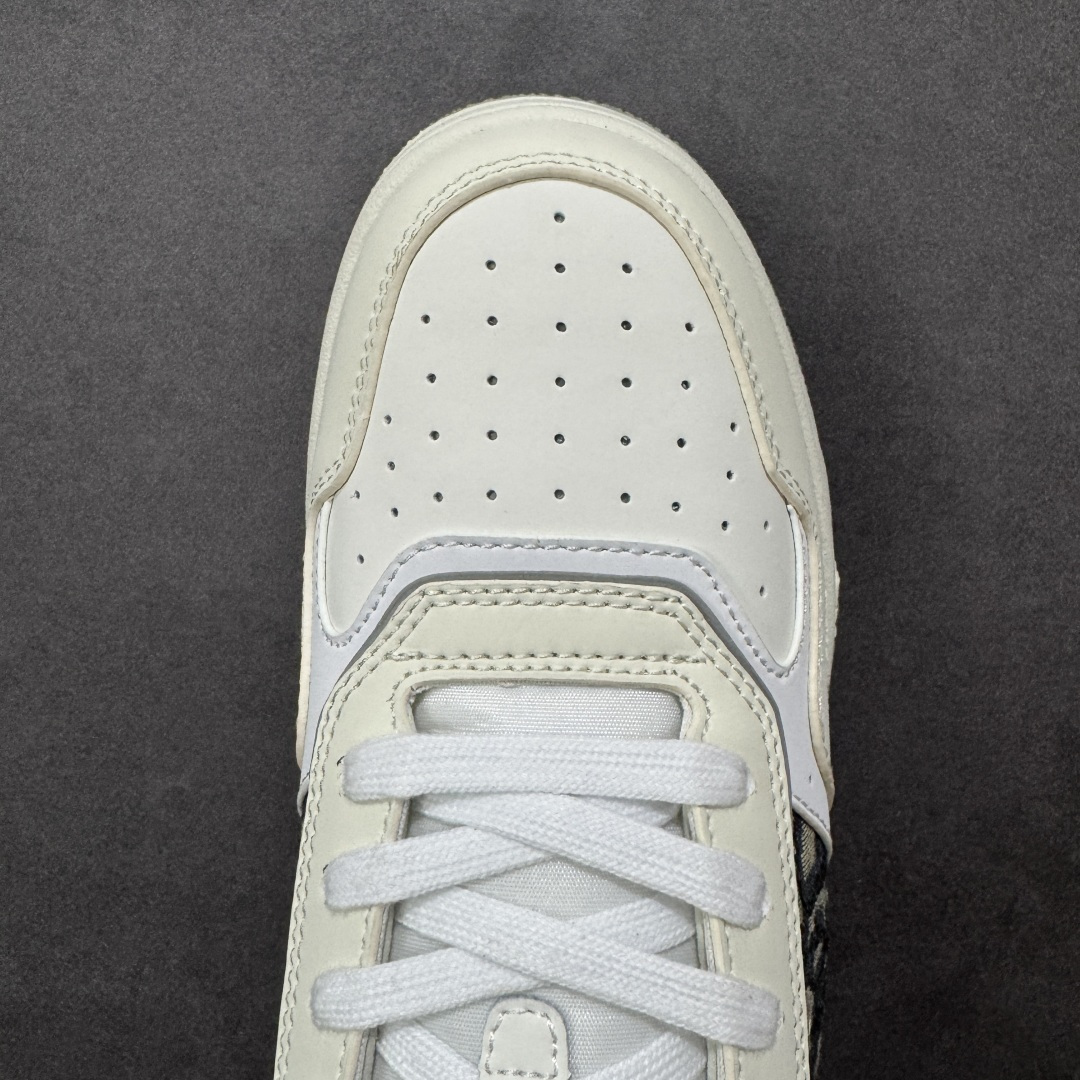 图片[8]-【YH版本】DIOR B27 Low \’Dior Oblique Galaxy 迪奥 低帮 黑色 牛皮织物徽标印花低邦休闲板鞋 这款B27低帮运动鞋是该系列新品，延续Dior的经典款式。采用灰色光滑牛皮革精心制作，侧面饰以米色和黑色Obliquex印花镶片；\”CD Lcons\”造型的鞋带孔眼巧妙精致，双色橡胶鞋底、后侧鞋口和鞋跟处均带有品牌标志性细节，提升格调。时尚百搭，可为各式造型增光添彩。 货号：3SN272ZIR16536 尺码：38 39 40 41 42 43 44 45 46 编码：XSB270280-选品中心