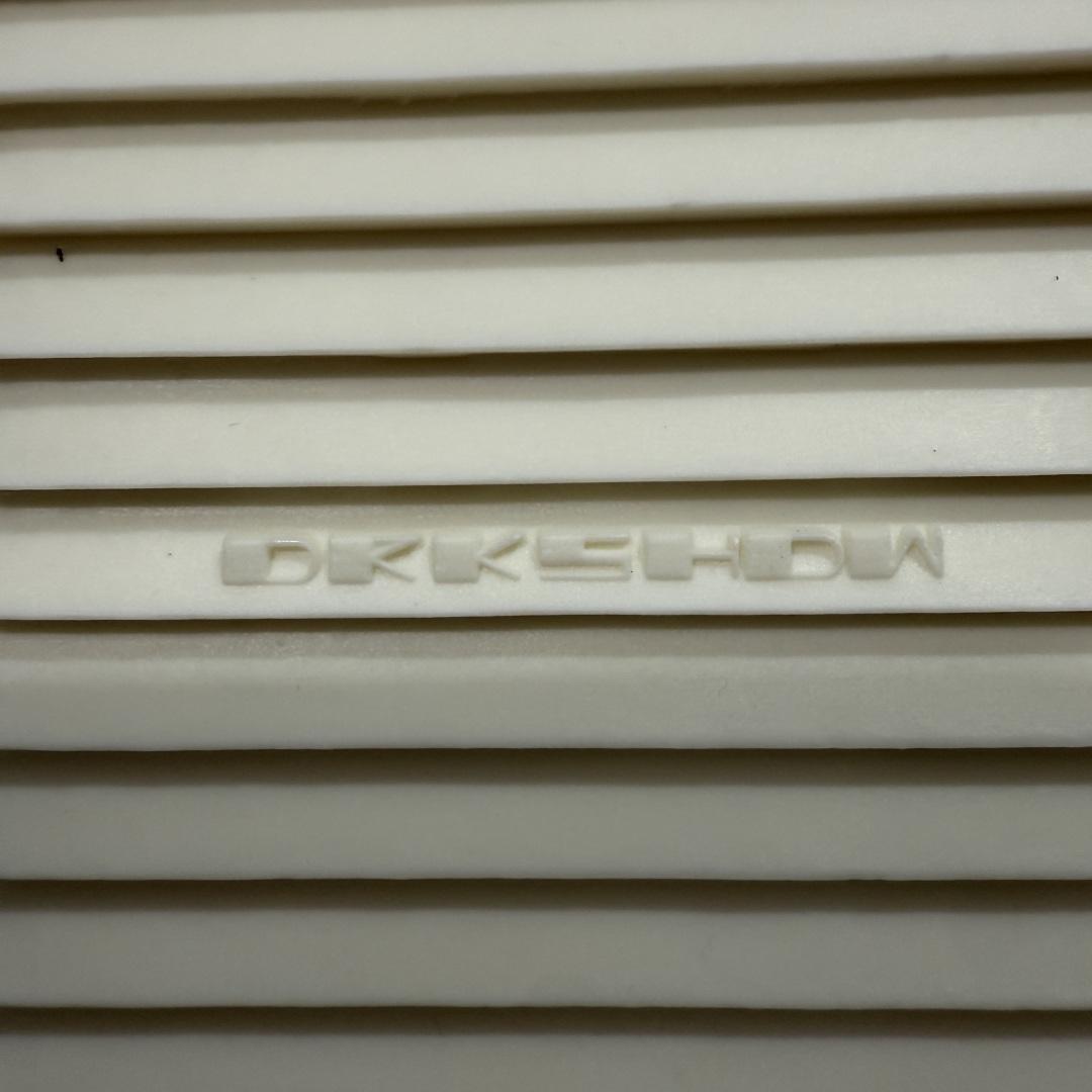 图片[8]-【莞产G版】帆布大匡威RO / Rick Owens DRKSHDW 瑞克·欧文斯 大匡威/低帮厚底/ 水洗牛仔帆布 低帮 西瓜头 【皮料】 东莞原厂进口全新2025年新材质““水洗牛仔斜纹帆布” 【鞋带】 鞋带采用水染定织法工艺，高密度之下，透出光泽感！ 【鞋头】软糯，轻轻按压有牛皮细细的纹理质感！ 【鞋底】TPU大底奶香味！硬度、肤感一比一！鞋底logo钢印清晰正确！ 【鞋垫】独家私人开模压印！牛皮贴面，双层复合！ 【尺码】 ：36 37 38 39 40 41 42 43 44 45 46！-选品中心