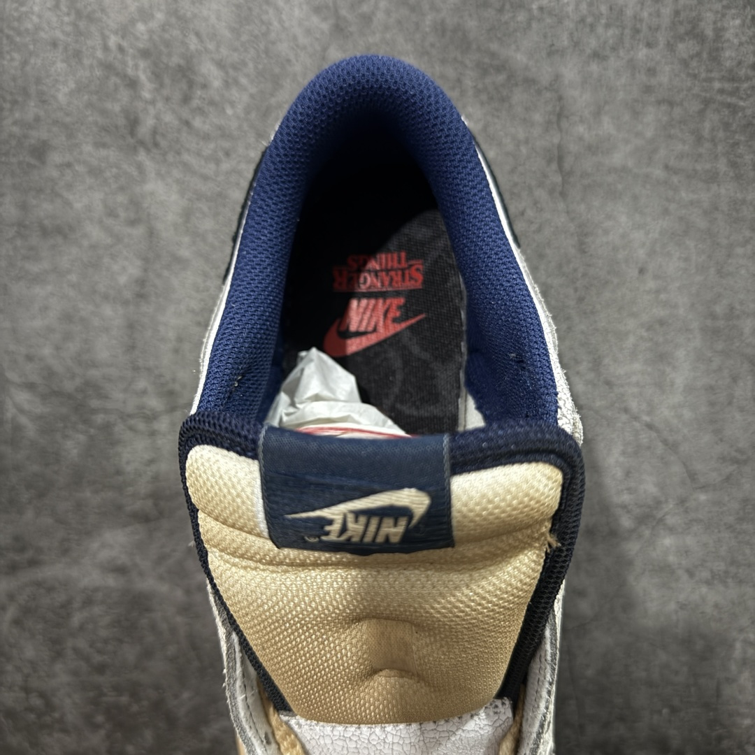 图片[8]-【纯原Z版】Nike x Stranger Things Dunk Low SP 怪奇物语 IH6766-001 这款鞋以“Phantom and Midnight Navy”配色为主，鞋身采用做旧设计，皮革带有裂纹，鞋带与中底呈现出怀旧色彩，仿佛从1987年穿越而来。鞋舌上有“1987”的小徽章，呼应剧中时间线，同时也点明了Dunk的诞生年份。此外，鞋身的耐克标志是倒着的，这一独特设计增加了鞋子的辨识度。鞋盒也经过特殊设计，带有做旧效果，里面还附赠了霍金斯实验室logo和颠倒世界小方块的鞋带扣等配件。 尺码：35-46（半码）-选品中心
