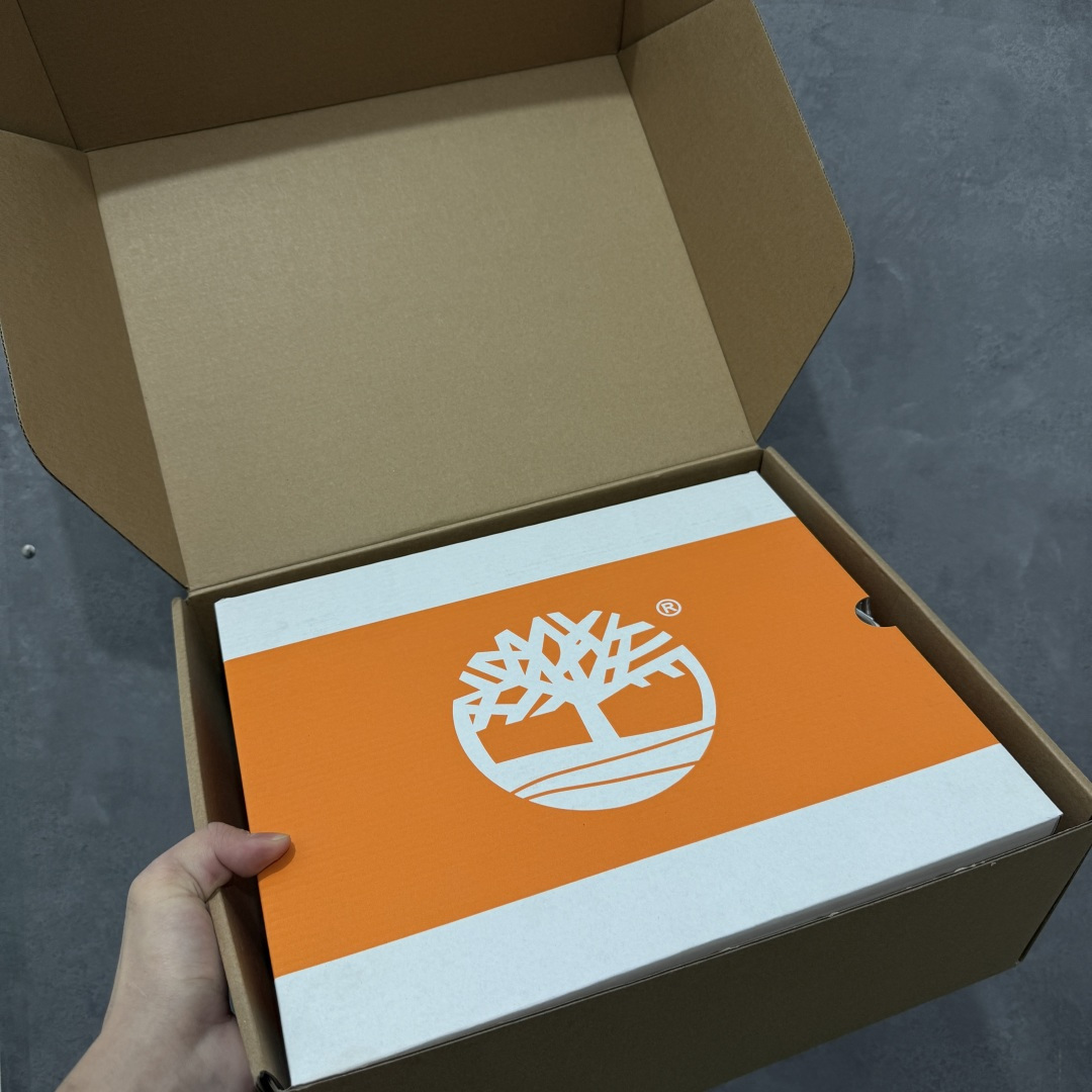 图片[9]-【莞顶礼盒版】Timberland添柏岚/天伯伦经典款功能户外休闲防水高帮大黄靴 大黑靴 男码七孔10061 女码六孔10361 中山宝元原厂订单 ZP一样的东西 原档案数据开发量产 原厂比配 所有细节完全官网同步一致 原厂特供防水牛皮 区别市面防水涂层版本 注塑大底 原厂宝元注射机 原厂防伪标紫光灯可扫 最新工艺电脑车线 四线并齐 横折动态防泼水 正品一致全牛皮领口/内里 抗疲劳减震蜂窝鞋垫 完全还原正品工艺 所有细节 包装 配件 完美对比专柜 海淘高端客户可了解 国外销售渠道淘宝各网店 正常尺码 尺码：36-45-选品中心