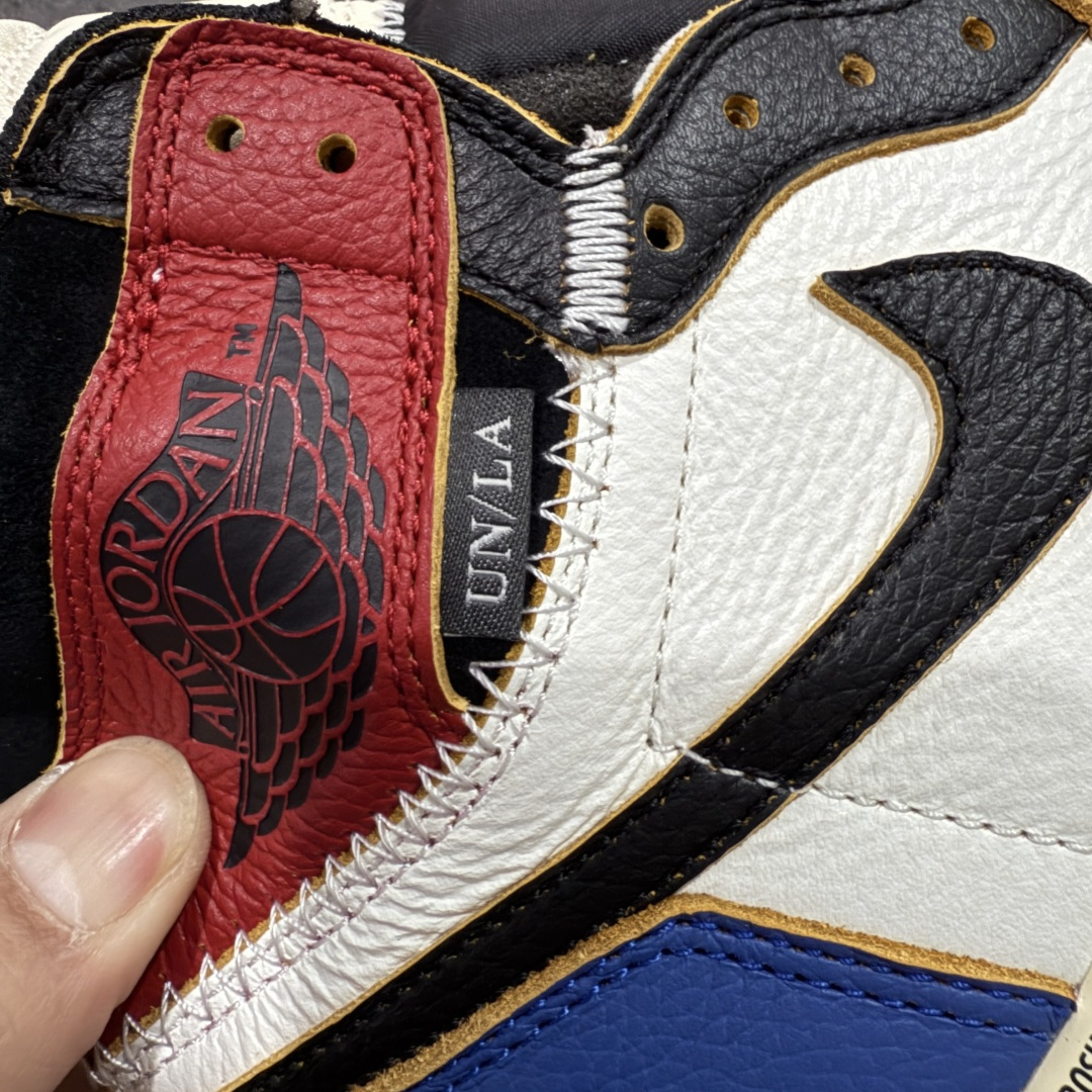 图片[4]-【莞产DG纯原】Union x Fragment Design x Air Jordan 1 Retro High OG 高帮 藤原浩黑白蓝拼接 AJ1 乔丹1代 aj1 乔1 高邦 黑白蓝拼接 乔丹篮球鞋 IO7847-002 全新批次 原厂皮料 正确爆裂纹 清洁度超高，所有细节经得起推敲，外贸零售首选版本 高价零售推荐版本💪🏻 原楦原纸板开发 极致一眼正品既视感 原厂皮料 原厂拉帮工艺 全部采用原厂电脑车 针距 边距完全同步原鞋 原厂特供皮料承诺百分百一致原鞋 鞋面清洁度最高QC检验标准 控制溢胶 飞翼3D高频深度立体 全市场仅此一家 鞋盒、防尘纸 均采购来自原厂 尺码：40 40.5 41 42 42.5 43 44 44.5 45 46 47.5-选品中心