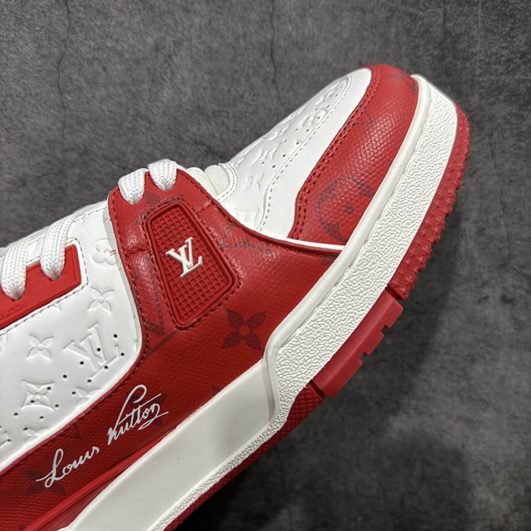 图片[6]-【YS纯原】广奢高端货 LOUIS VUITTON 路易威登 LV Trainer 牛皮革 新款白紫漆皮 ✦ 原楦原纸版开模，鞋型立体饱满 ✦ 零毛边、零溢胶、零线头瑕疵 ✦ 细节与原版一致 区分市面通货 ✦ 多层叠片＋电脑针车，针距密度一致 ✦ Monogram浮雕＋3D高频压纹 ✦ 多密度发泡中底：支撑回弹媲美专柜 ✦ 原装橡胶大底：含胶量高、纹路深、双拼接零偏差 ✦ ZP级原装包装：专柜款鞋盒＋防尘袋＋说明书 货号：1AHDW4 尺码：39-45-选品中心