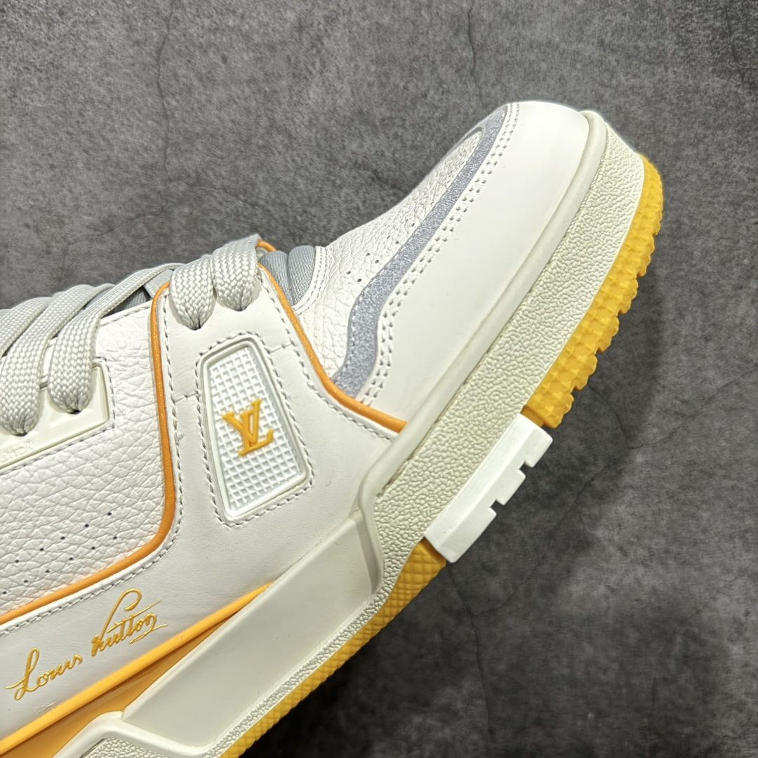 图片[6]-【天花板/Goat版】 市场最强版 没有之一的存在💪🏻 Louis Vuitton LV Trainer 系列全新版上架 手里有正品的可以对比下🆚懂货的看细节‼️ 此版品质是市场从未达到的新高度！ 整体版型 皮料 牛仔布的色差 压花纹路清晰度 后跟版型等等 都可以自行对比[机智]吊打市场所有货，怒甩十条街的那种，直接来正品对比图🆚，欢迎拿市场各大工厂的货来对比！ 尺码：35-45码-选品中心