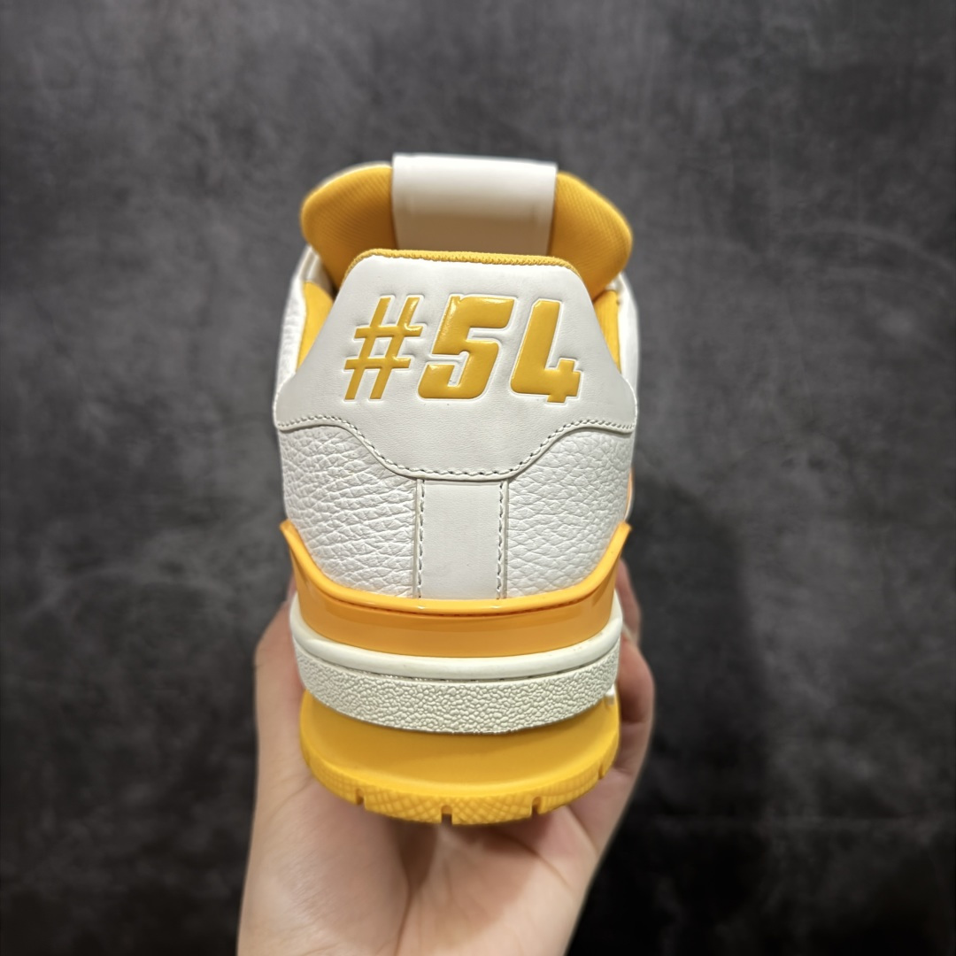 图片[4]-【天花板/Goat版】 市场最强版 没有之一的存在💪🏻 Louis Vuitton LV Trainer 系列全新版上架 手里有正品的可以对比下🆚懂货的看细节‼️ 此版品质是市场从未达到的新高度！ 整体版型 皮料 牛仔布的色差 压花纹路清晰度 后跟版型等等 都可以自行对比[机智]吊打市场所有货，怒甩十条街的那种，直接来正品对比图🆚，欢迎拿市场各大工厂的货来对比！ 尺码：35-45码-选品中心