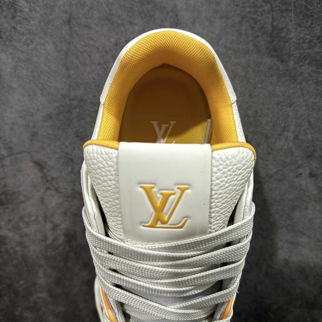 图片[8]-【天花板/Goat版】 市场最强版 没有之一的存在💪🏻 Louis Vuitton LV Trainer 系列全新版上架 手里有正品的可以对比下🆚懂货的看细节‼️ 此版品质是市场从未达到的新高度！ 整体版型 皮料 牛仔布的色差 压花纹路清晰度 后跟版型等等 都可以自行对比[机智]吊打市场所有货，怒甩十条街的那种，直接来正品对比图🆚，欢迎拿市场各大工厂的货来对比！ 尺码：35-45码-选品中心