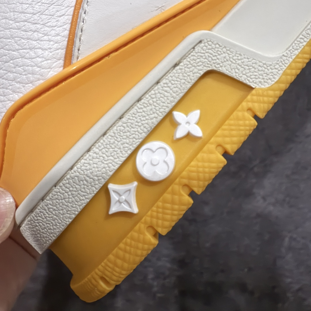 图片[3]-【天花板/Goat版】 市场最强版 没有之一的存在💪🏻 Louis Vuitton LV Trainer 系列全新版上架 手里有正品的可以对比下🆚懂货的看细节‼️ 此版品质是市场从未达到的新高度！ 整体版型 皮料 牛仔布的色差 压花纹路清晰度 后跟版型等等 都可以自行对比[机智]吊打市场所有货，怒甩十条街的那种，直接来正品对比图🆚，欢迎拿市场各大工厂的货来对比！ 尺码：35-45码-选品中心