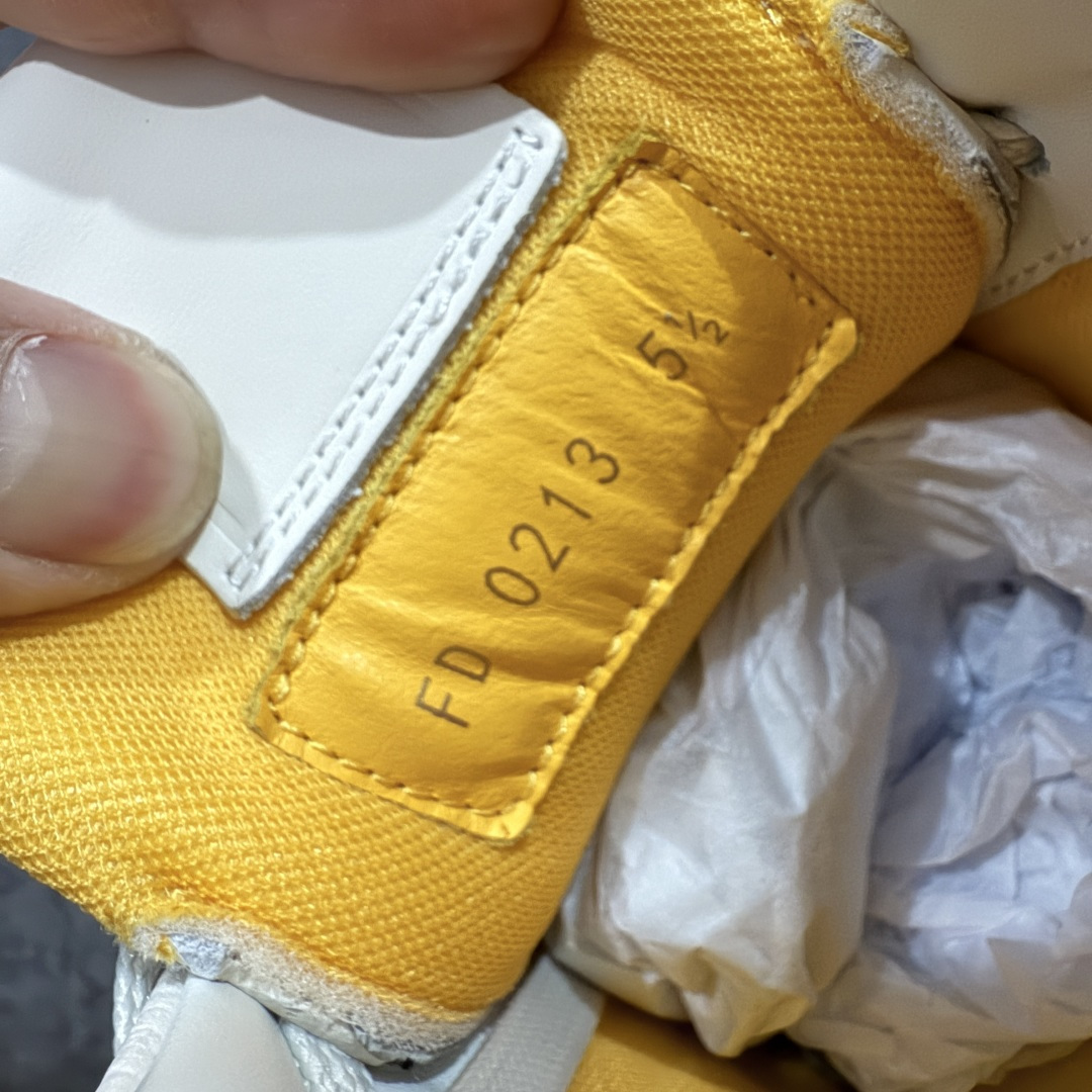 图片[7]-【天花板/Goat版】 市场最强版 没有之一的存在💪🏻 Louis Vuitton LV Trainer 系列全新版上架 手里有正品的可以对比下🆚懂货的看细节‼️ 此版品质是市场从未达到的新高度！ 整体版型 皮料 牛仔布的色差 压花纹路清晰度 后跟版型等等 都可以自行对比[机智]吊打市场所有货，怒甩十条街的那种，直接来正品对比图🆚，欢迎拿市场各大工厂的货来对比！ 尺码：35-45码-选品中心