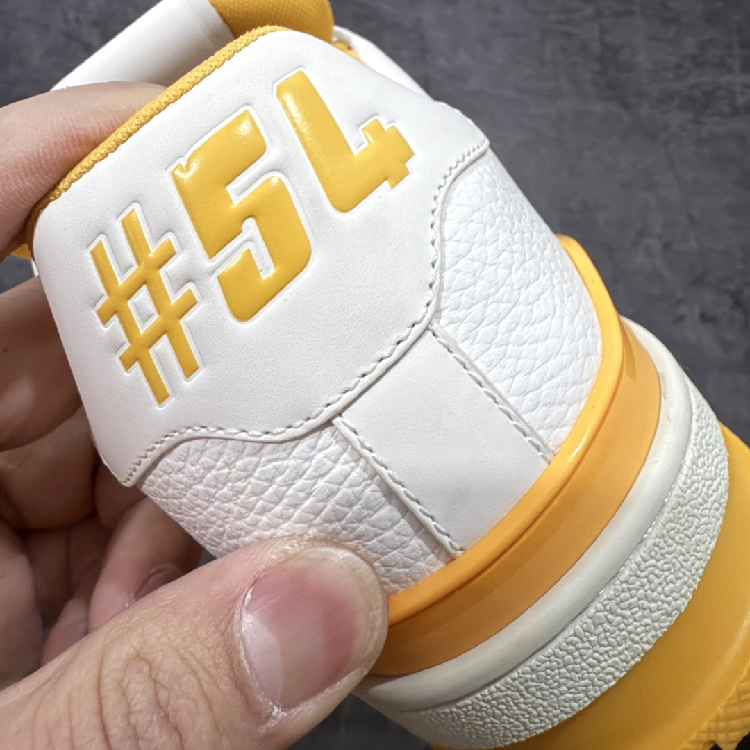 图片[2]-【天花板/Goat版】 市场最强版 没有之一的存在💪🏻 Louis Vuitton LV Trainer 系列全新版上架 手里有正品的可以对比下🆚懂货的看细节‼️ 此版品质是市场从未达到的新高度！ 整体版型 皮料 牛仔布的色差 压花纹路清晰度 后跟版型等等 都可以自行对比[机智]吊打市场所有货，怒甩十条街的那种，直接来正品对比图🆚，欢迎拿市场各大工厂的货来对比！ 尺码：35-45码-选品中心