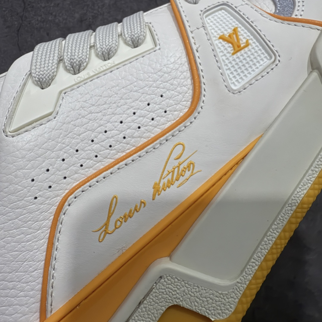 图片[4]-【天花板/Goat版】 市场最强版 没有之一的存在💪🏻 Louis Vuitton LV Trainer 系列全新版上架 手里有正品的可以对比下🆚懂货的看细节‼️ 此版品质是市场从未达到的新高度！ 整体版型 皮料 牛仔布的色差 压花纹路清晰度 后跟版型等等 都可以自行对比[机智]吊打市场所有货，怒甩十条街的那种，直接来正品对比图🆚，欢迎拿市场各大工厂的货来对比！ 尺码：35-45码-选品中心