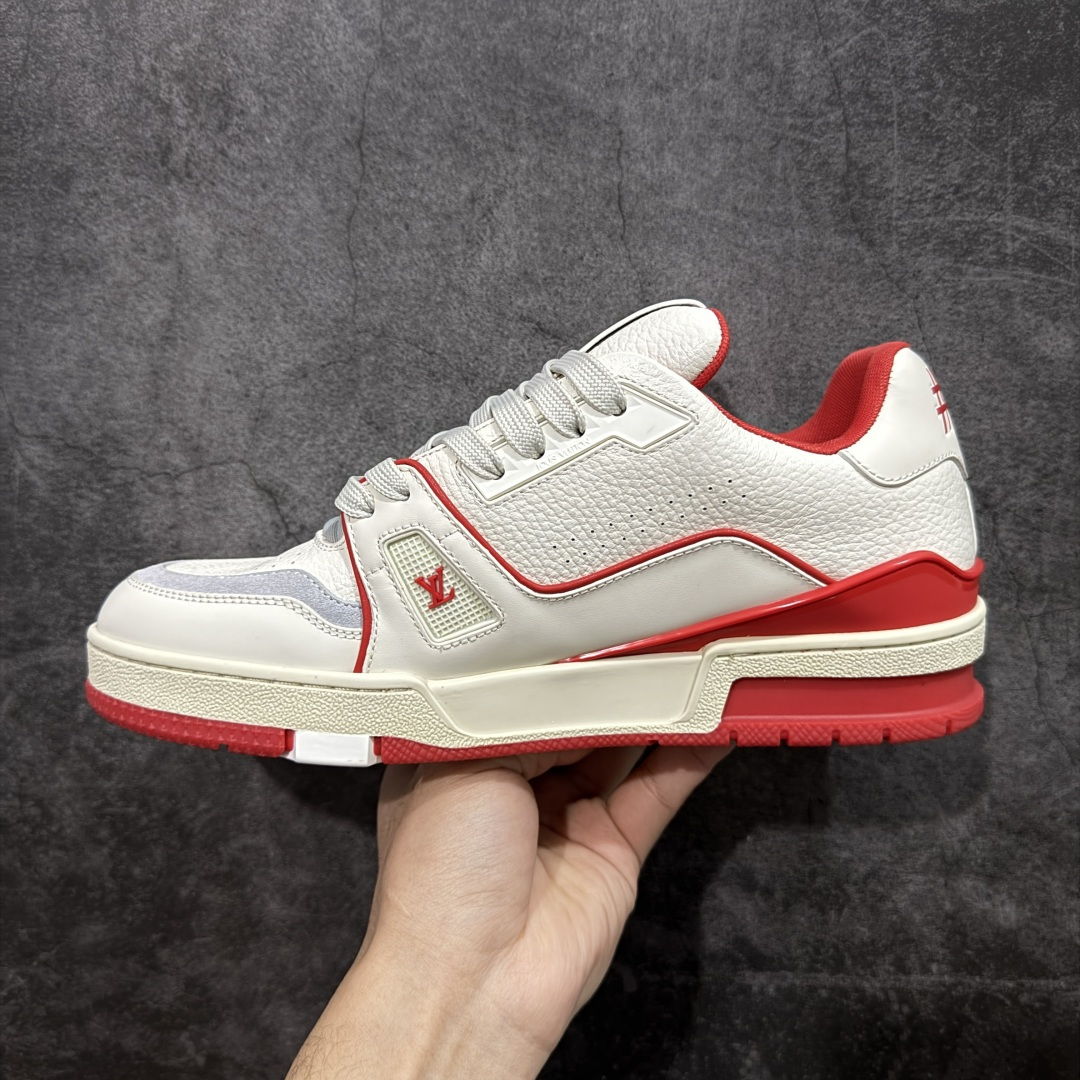 图片[2]-【天花板/Goat版】 市场最强版 没有之一的存在💪🏻 Louis Vuitton LV Trainer 系列全新版上架 手里有正品的可以对比下🆚懂货的看细节‼️ 此版品质是市场从未达到的新高度！ 整体版型 皮料 牛仔布的色差 压花纹路清晰度 后跟版型等等 都可以自行对比[机智]吊打市场所有货，怒甩十条街的那种，直接来正品对比图🆚，欢迎拿市场各大工厂的货来对比！ 尺码：35-45码-选品中心