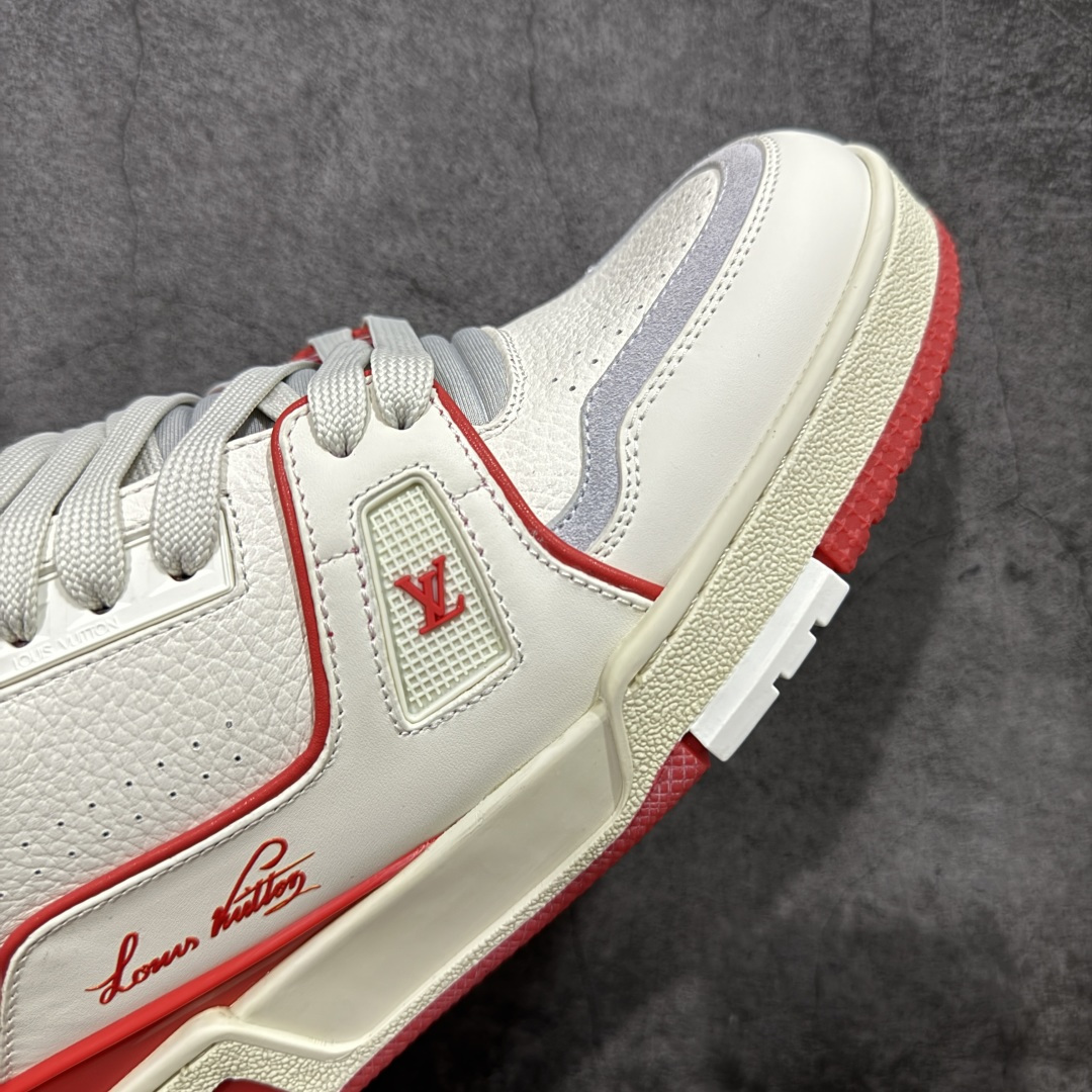 图片[6]-【天花板/Goat版】 市场最强版 没有之一的存在💪🏻 Louis Vuitton LV Trainer 系列全新版上架 手里有正品的可以对比下🆚懂货的看细节‼️ 此版品质是市场从未达到的新高度！ 整体版型 皮料 牛仔布的色差 压花纹路清晰度 后跟版型等等 都可以自行对比[机智]吊打市场所有货，怒甩十条街的那种，直接来正品对比图🆚，欢迎拿市场各大工厂的货来对比！ 尺码：35-45码-选品中心