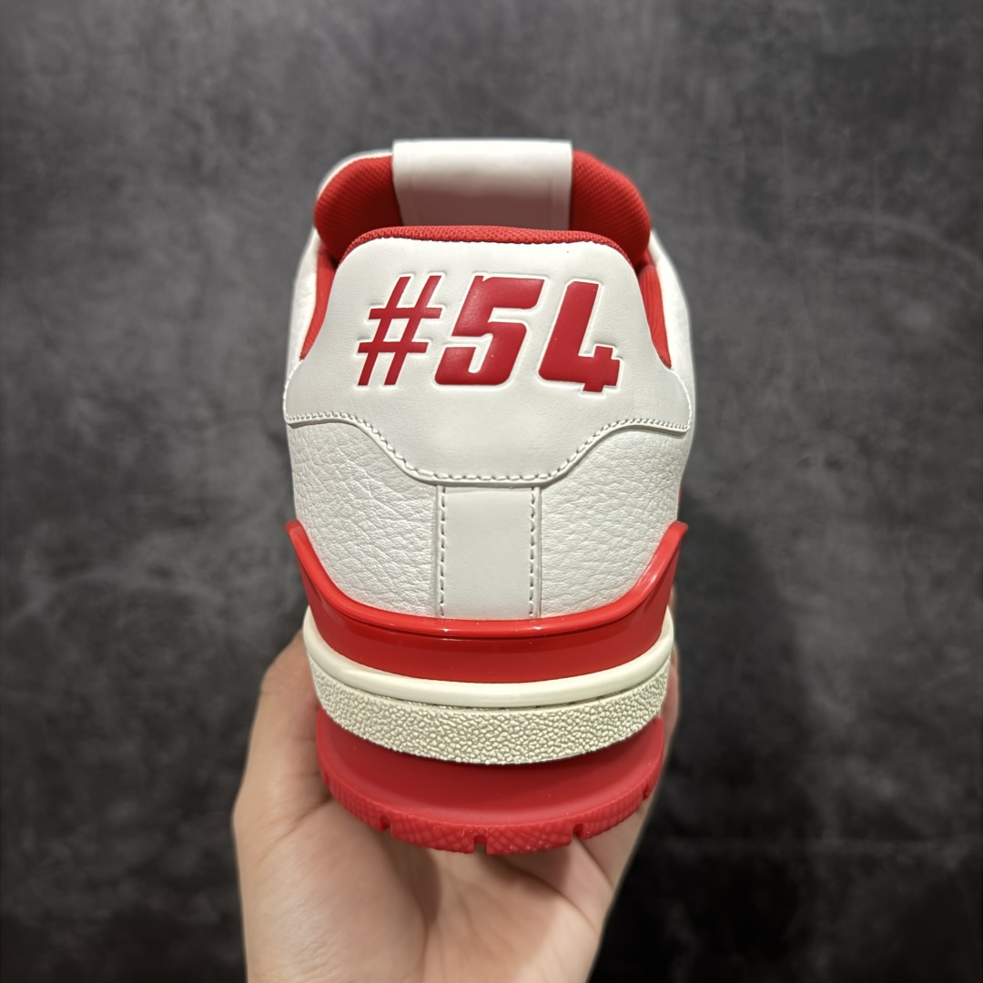 图片[4]-【天花板/Goat版】 市场最强版 没有之一的存在💪🏻 Louis Vuitton LV Trainer 系列全新版上架 手里有正品的可以对比下🆚懂货的看细节‼️ 此版品质是市场从未达到的新高度！ 整体版型 皮料 牛仔布的色差 压花纹路清晰度 后跟版型等等 都可以自行对比[机智]吊打市场所有货，怒甩十条街的那种，直接来正品对比图🆚，欢迎拿市场各大工厂的货来对比！ 尺码：35-45码-选品中心