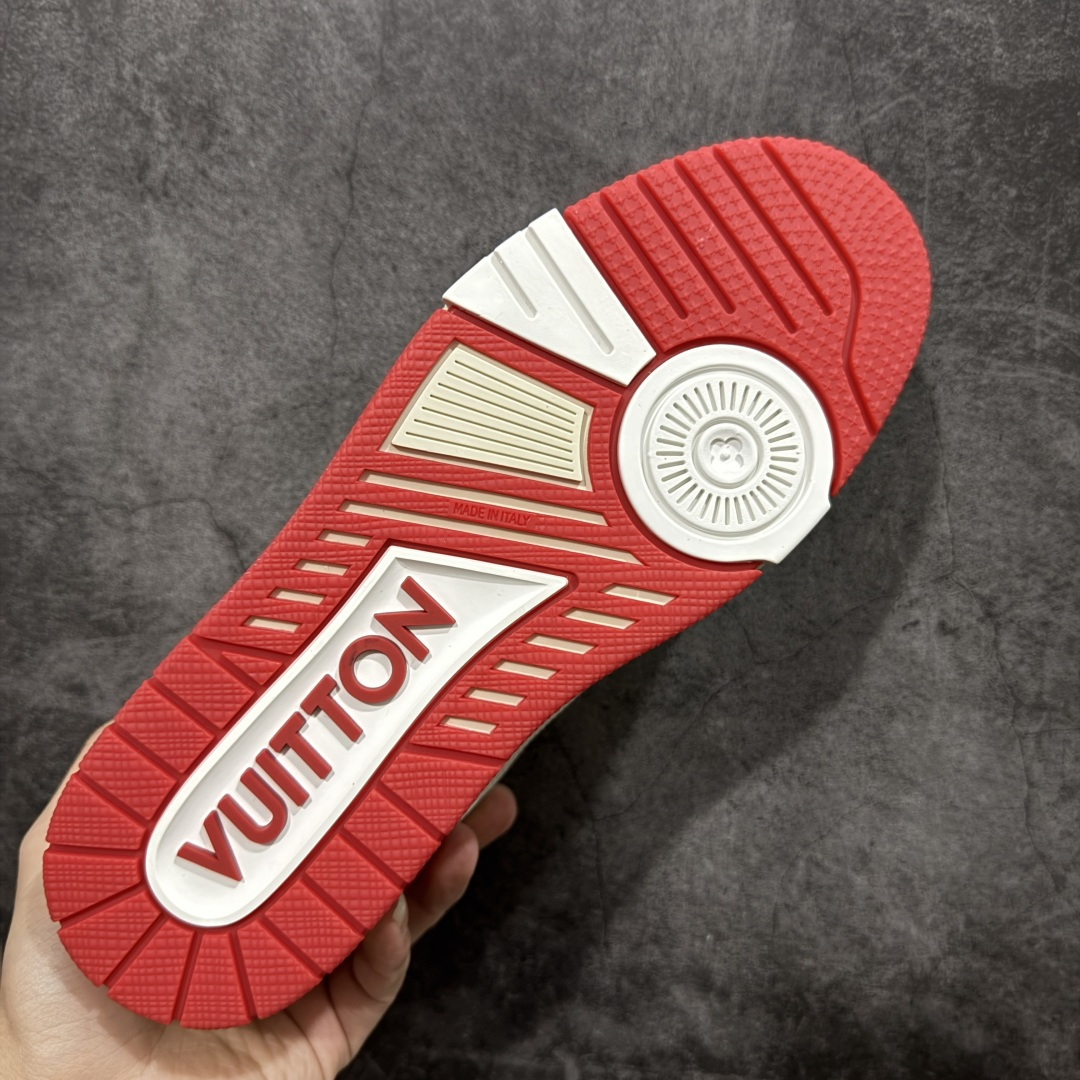 图片[9]-【天花板/Goat版】 市场最强版 没有之一的存在💪🏻 Louis Vuitton LV Trainer 系列全新版上架 手里有正品的可以对比下🆚懂货的看细节‼️ 此版品质是市场从未达到的新高度！ 整体版型 皮料 牛仔布的色差 压花纹路清晰度 后跟版型等等 都可以自行对比[机智]吊打市场所有货，怒甩十条街的那种，直接来正品对比图🆚，欢迎拿市场各大工厂的货来对比！ 尺码：35-45码-选品中心