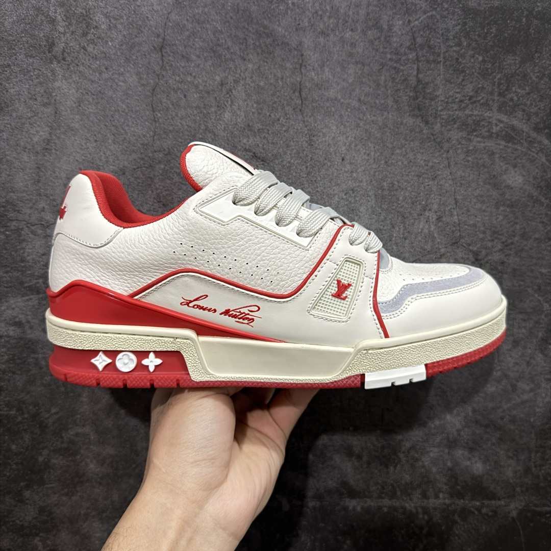 【天花板/Goat版】 市场最强版 没有之一的存在💪🏻 Louis Vuitton LV Trainer 系列全新版上架 手里有正品的可以对比下🆚懂货的看细节‼️ 此版品质是市场从未达到的新高度！ 整体版型 皮料 牛仔布的色差 压花纹路清晰度 后跟版型等等 都可以自行对比[机智]吊打市场所有货，怒甩十条街的那种，直接来正品对比图🆚，欢迎拿市场各大工厂的货来对比！ 尺码：35-45码-选品中心