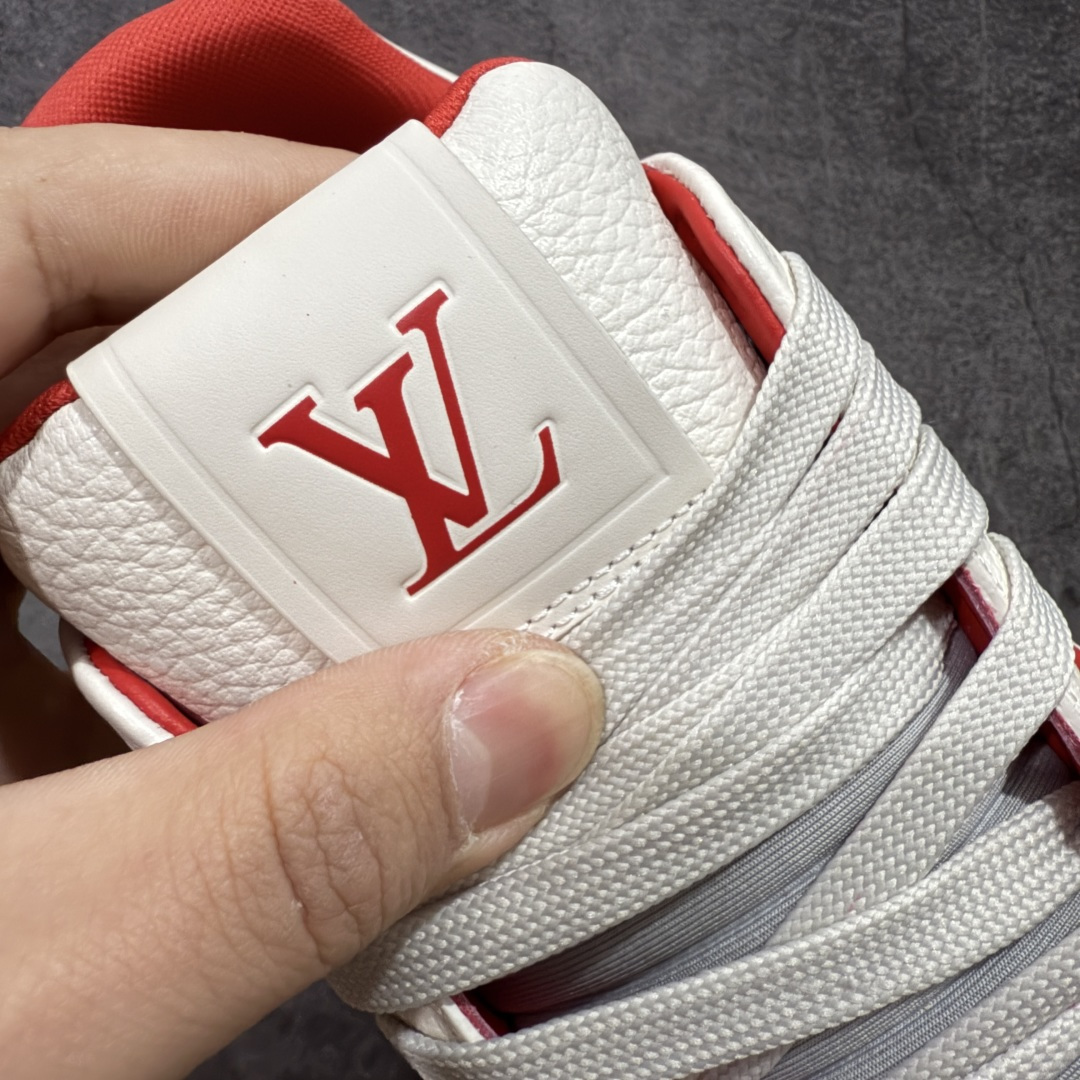 图片[6]-【天花板/Goat版】 市场最强版 没有之一的存在💪🏻 Louis Vuitton LV Trainer 系列全新版上架 手里有正品的可以对比下🆚懂货的看细节‼️ 此版品质是市场从未达到的新高度！ 整体版型 皮料 牛仔布的色差 压花纹路清晰度 后跟版型等等 都可以自行对比[机智]吊打市场所有货，怒甩十条街的那种，直接来正品对比图🆚，欢迎拿市场各大工厂的货来对比！ 尺码：35-45码-选品中心