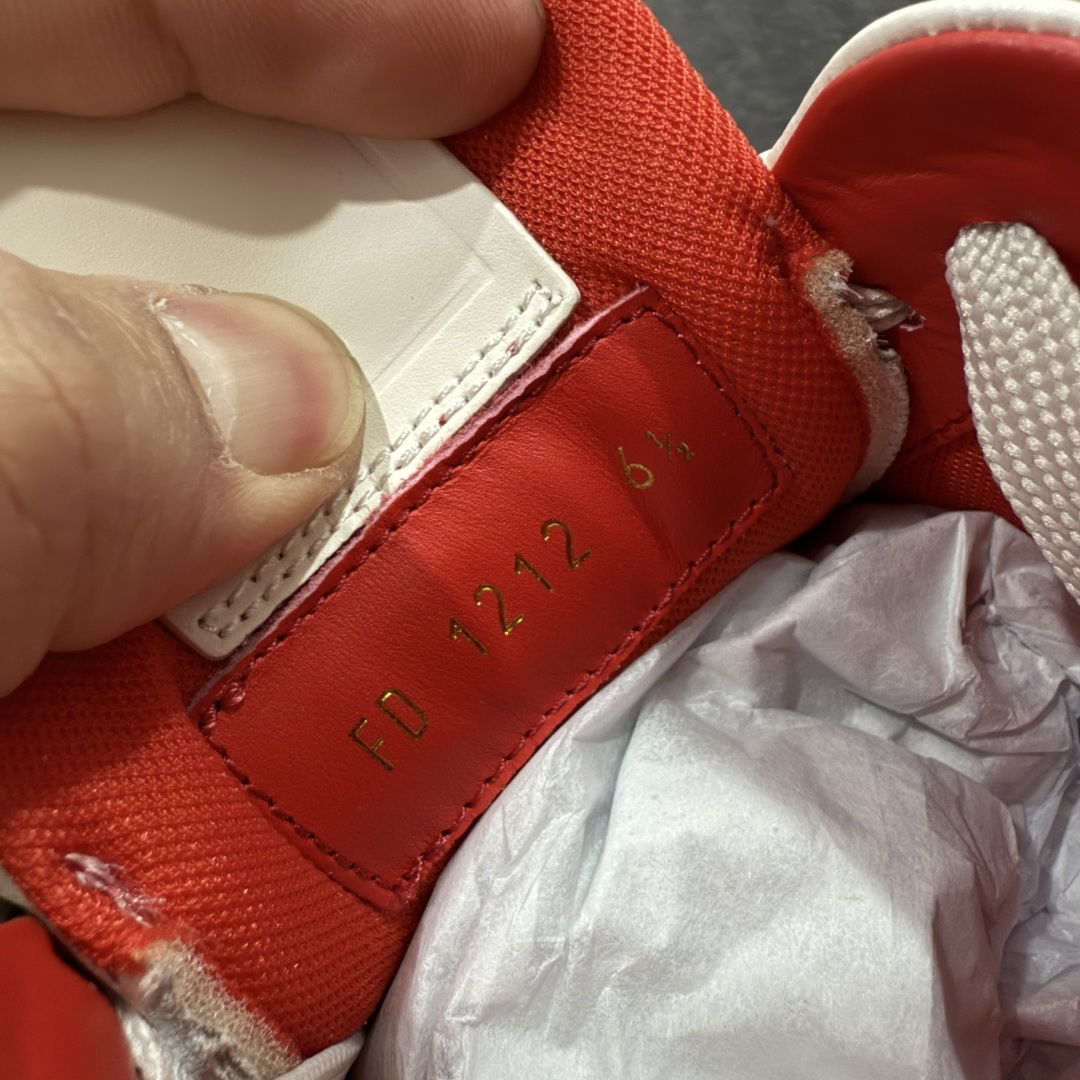 图片[7]-【天花板/Goat版】 市场最强版 没有之一的存在💪🏻 Louis Vuitton LV Trainer 系列全新版上架 手里有正品的可以对比下🆚懂货的看细节‼️ 此版品质是市场从未达到的新高度！ 整体版型 皮料 牛仔布的色差 压花纹路清晰度 后跟版型等等 都可以自行对比[机智]吊打市场所有货，怒甩十条街的那种，直接来正品对比图🆚，欢迎拿市场各大工厂的货来对比！ 尺码：35-45码-选品中心