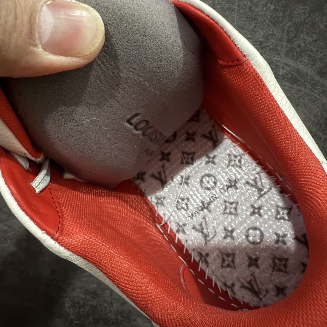 图片[9]-【天花板/Goat版】 市场最强版 没有之一的存在💪🏻 Louis Vuitton LV Trainer 系列全新版上架 手里有正品的可以对比下🆚懂货的看细节‼️ 此版品质是市场从未达到的新高度！ 整体版型 皮料 牛仔布的色差 压花纹路清晰度 后跟版型等等 都可以自行对比[机智]吊打市场所有货，怒甩十条街的那种，直接来正品对比图🆚，欢迎拿市场各大工厂的货来对比！ 尺码：35-45码-选品中心