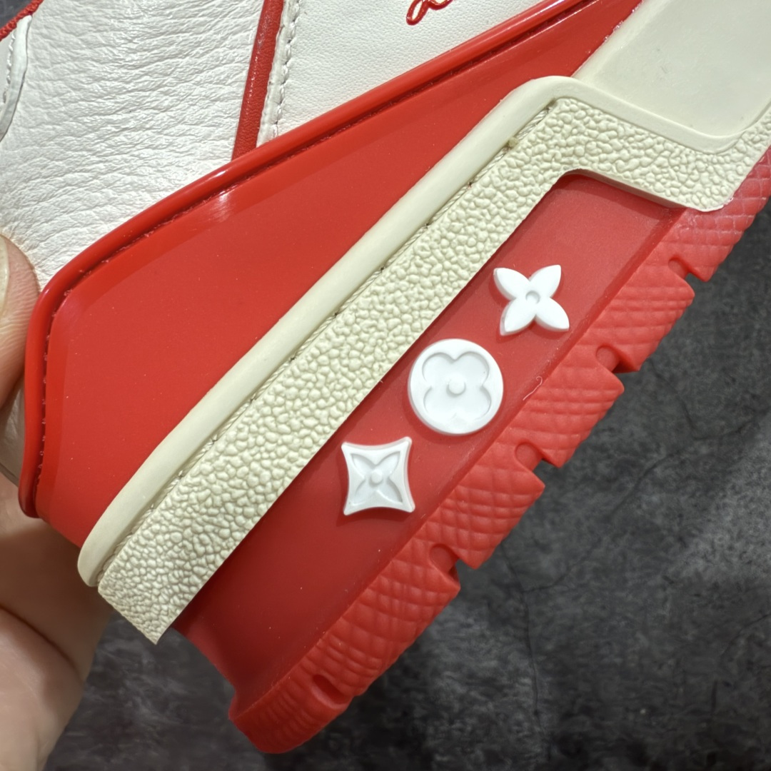 图片[3]-【天花板/Goat版】 市场最强版 没有之一的存在💪🏻 Louis Vuitton LV Trainer 系列全新版上架 手里有正品的可以对比下🆚懂货的看细节‼️ 此版品质是市场从未达到的新高度！ 整体版型 皮料 牛仔布的色差 压花纹路清晰度 后跟版型等等 都可以自行对比[机智]吊打市场所有货，怒甩十条街的那种，直接来正品对比图🆚，欢迎拿市场各大工厂的货来对比！ 尺码：35-45码-选品中心