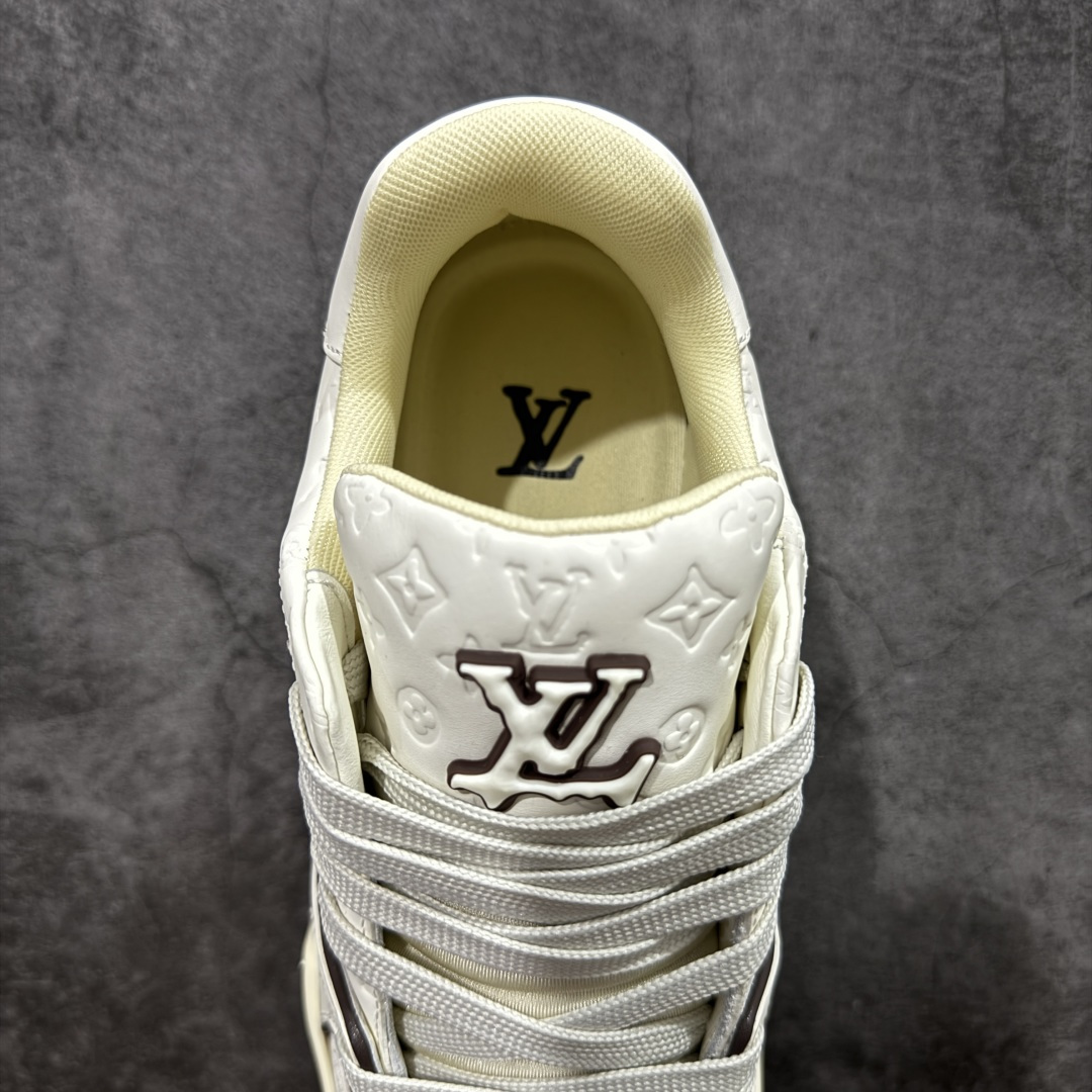 图片[8]-【天花板/Goat版】 市场最强版 没有之一的存在💪🏻 Louis Vuitton LV Trainer 系列全新版上架 手里有正品的可以对比下🆚懂货的看细节‼️ 此版品质是市场从未达到的新高度！ 整体版型 皮料 牛仔布的色差 压花纹路清晰度 后跟版型等等 都可以自行对比[机智]吊打市场所有货，怒甩十条街的那种，直接来正品对比图🆚，欢迎拿市场各大工厂的货来对比！ 尺码：35-45码-选品中心