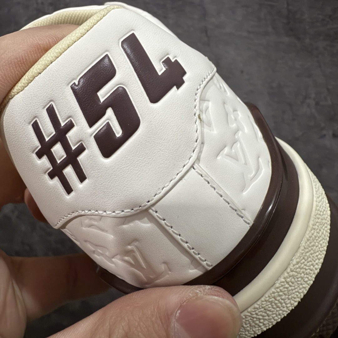 图片[2]-【天花板/Goat版】 市场最强版 没有之一的存在💪🏻 Louis Vuitton LV Trainer 系列全新版上架 手里有正品的可以对比下🆚懂货的看细节‼️ 此版品质是市场从未达到的新高度！ 整体版型 皮料 牛仔布的色差 压花纹路清晰度 后跟版型等等 都可以自行对比[机智]吊打市场所有货，怒甩十条街的那种，直接来正品对比图🆚，欢迎拿市场各大工厂的货来对比！ 尺码：35-45码-选品中心