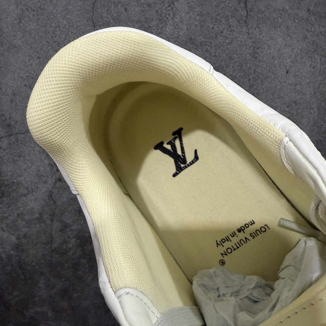 图片[8]-【天花板/Goat版】 市场最强版 没有之一的存在💪🏻 Louis Vuitton LV Trainer 系列全新版上架 手里有正品的可以对比下🆚懂货的看细节‼️ 此版品质是市场从未达到的新高度！ 整体版型 皮料 牛仔布的色差 压花纹路清晰度 后跟版型等等 都可以自行对比[机智]吊打市场所有货，怒甩十条街的那种，直接来正品对比图🆚，欢迎拿市场各大工厂的货来对比！ 尺码：35-45码-选品中心